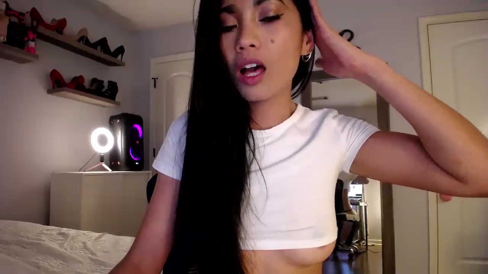 Gallery image thumbnail from AsianLuv_4U's myfreecams stream on, 08/02/2024, 17:52 image 10 of 20