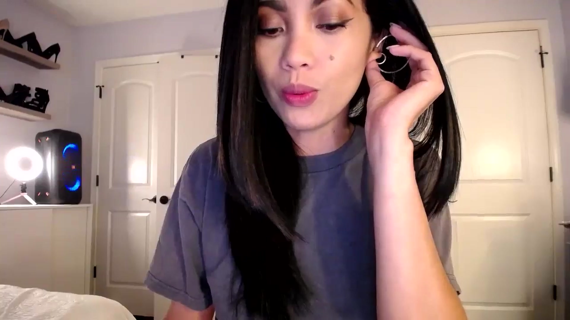 Gallery image thumbnail from AsianLuv_4U's myfreecams stream on, 09/12/2024, 18:07 image 11 of 20