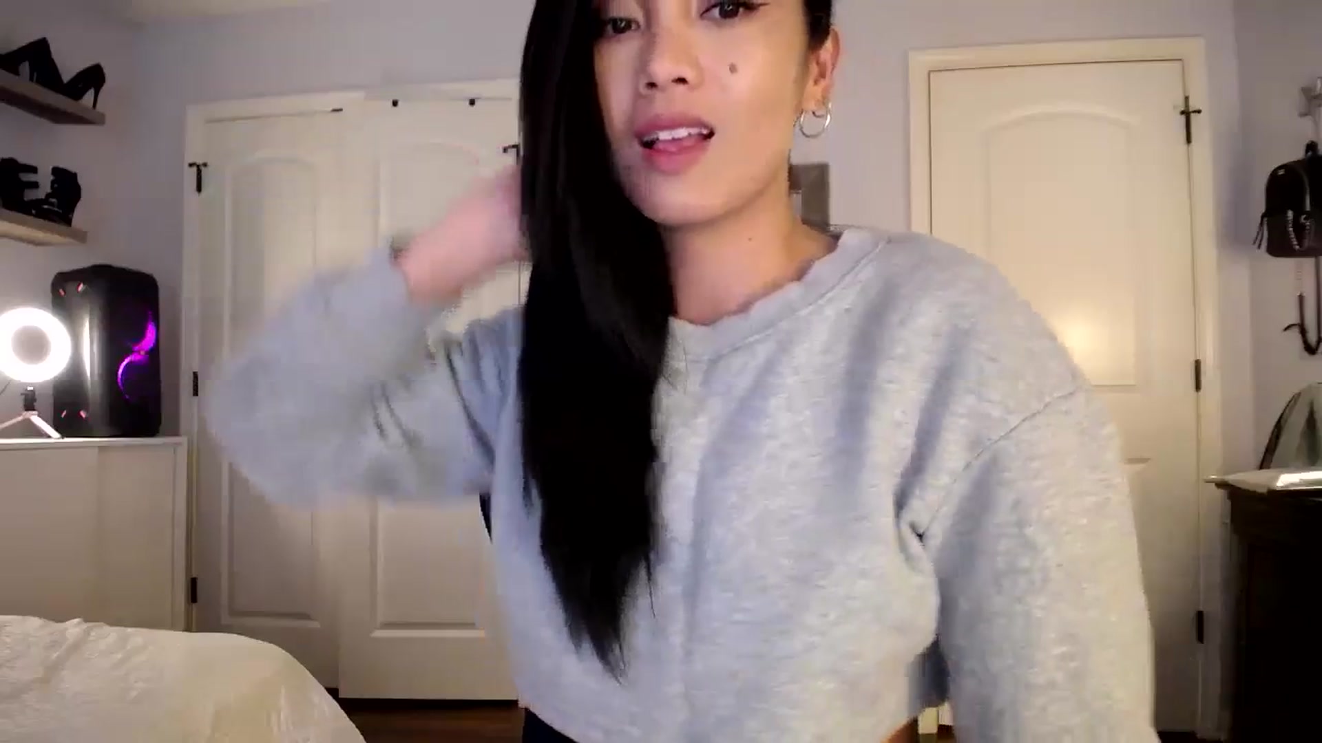 Gallery image thumbnail from AsianLuv_4U's myfreecams stream on, 09/19/2024, 16:56 image 6 of 20