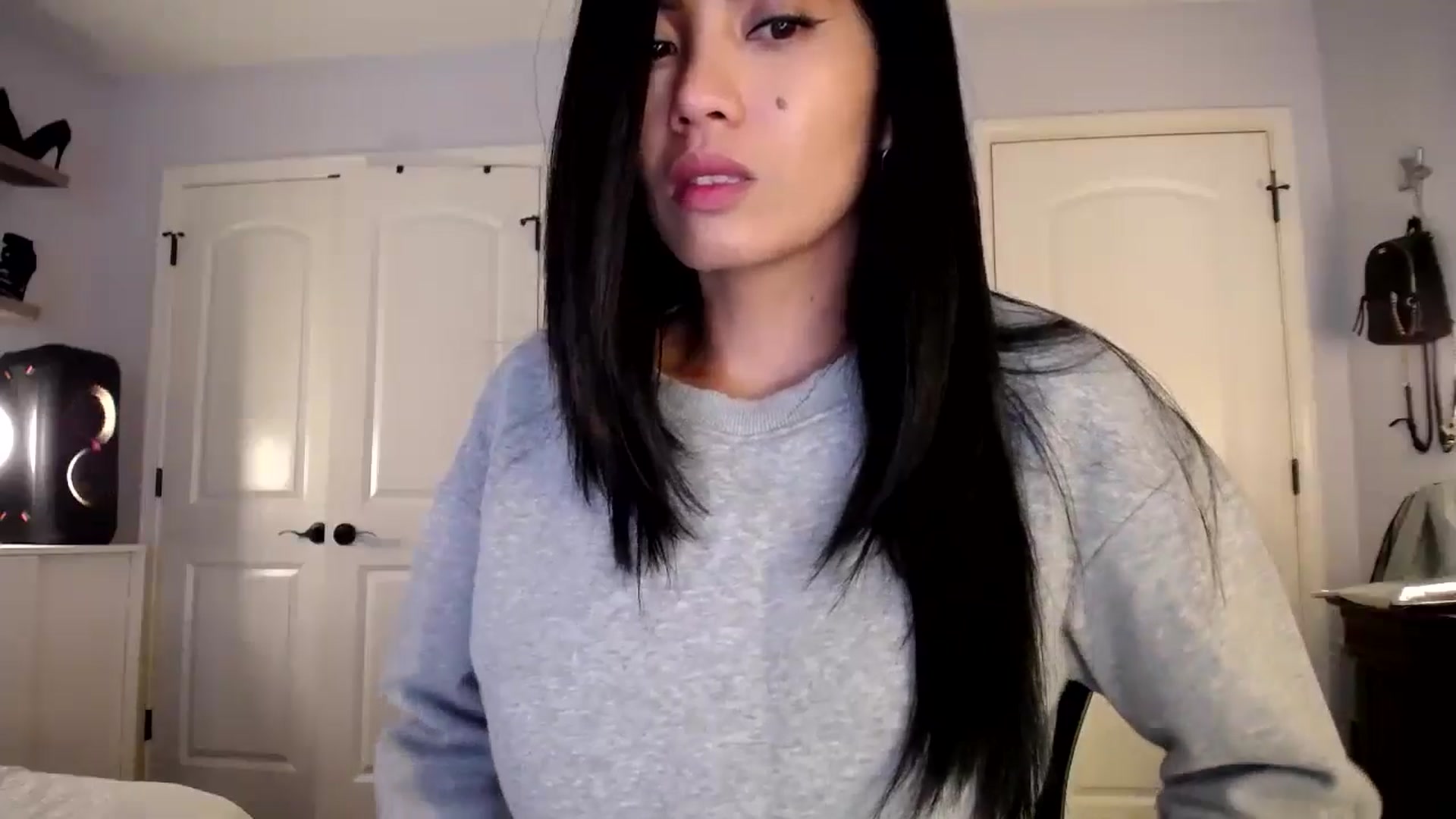 Gallery image thumbnail from AsianLuv_4U's myfreecams stream on, 09/19/2024, 16:56 image 18 of 20