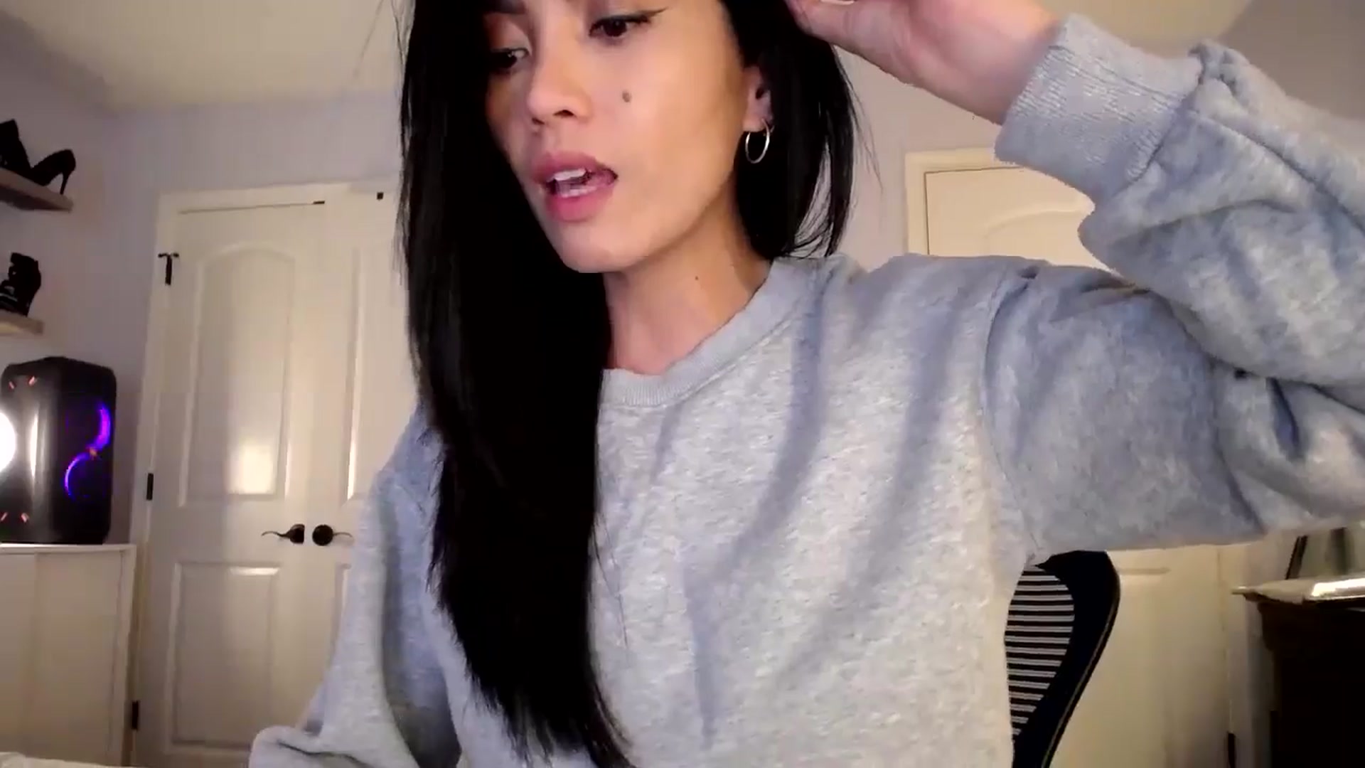 Gallery image thumbnail from AsianLuv_4U's myfreecams stream on, 09/19/2024, 16:56 image 16 of 20