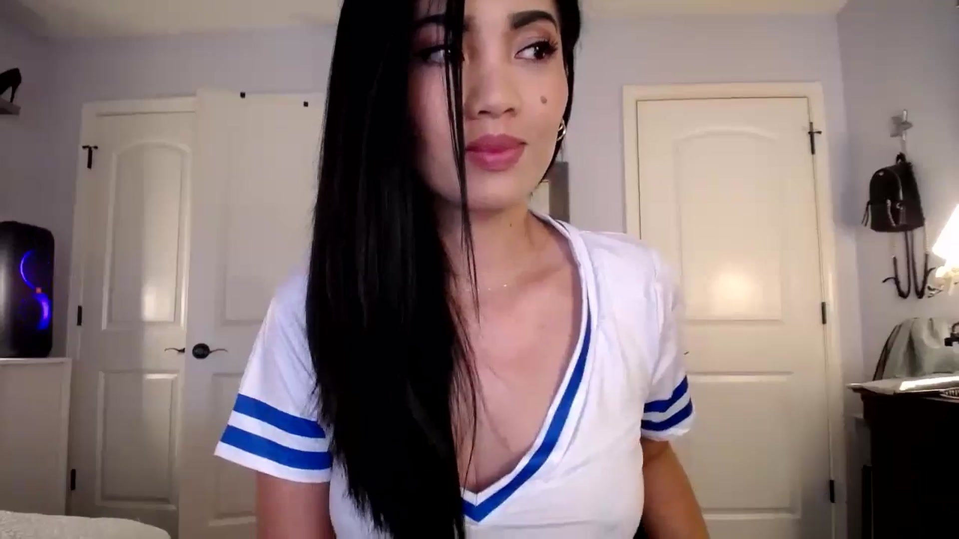 Gallery image thumbnail from AsianLuv_4U's myfreecams stream on, 10/28/2024, 15:42 image 11 of 20