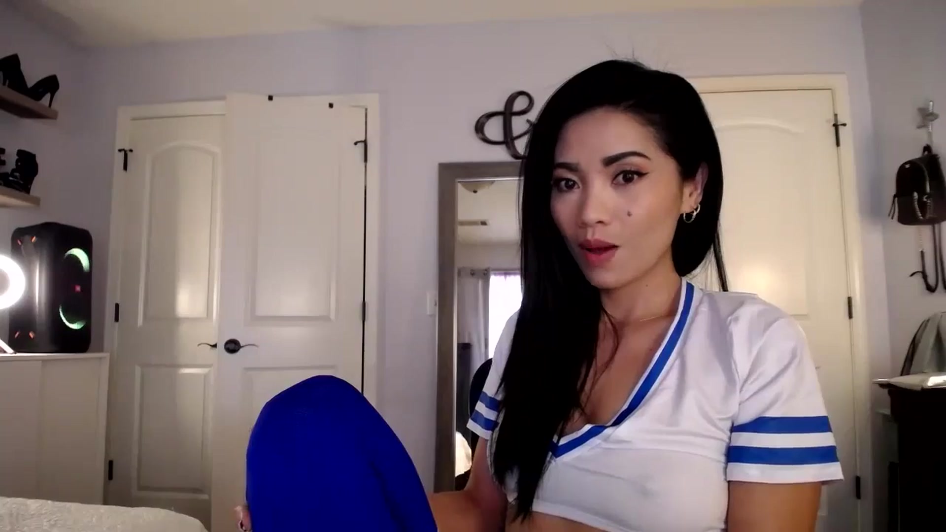 Gallery image thumbnail from AsianLuv_4U's myfreecams stream on, 10/28/2024, 15:42 image 7 of 20