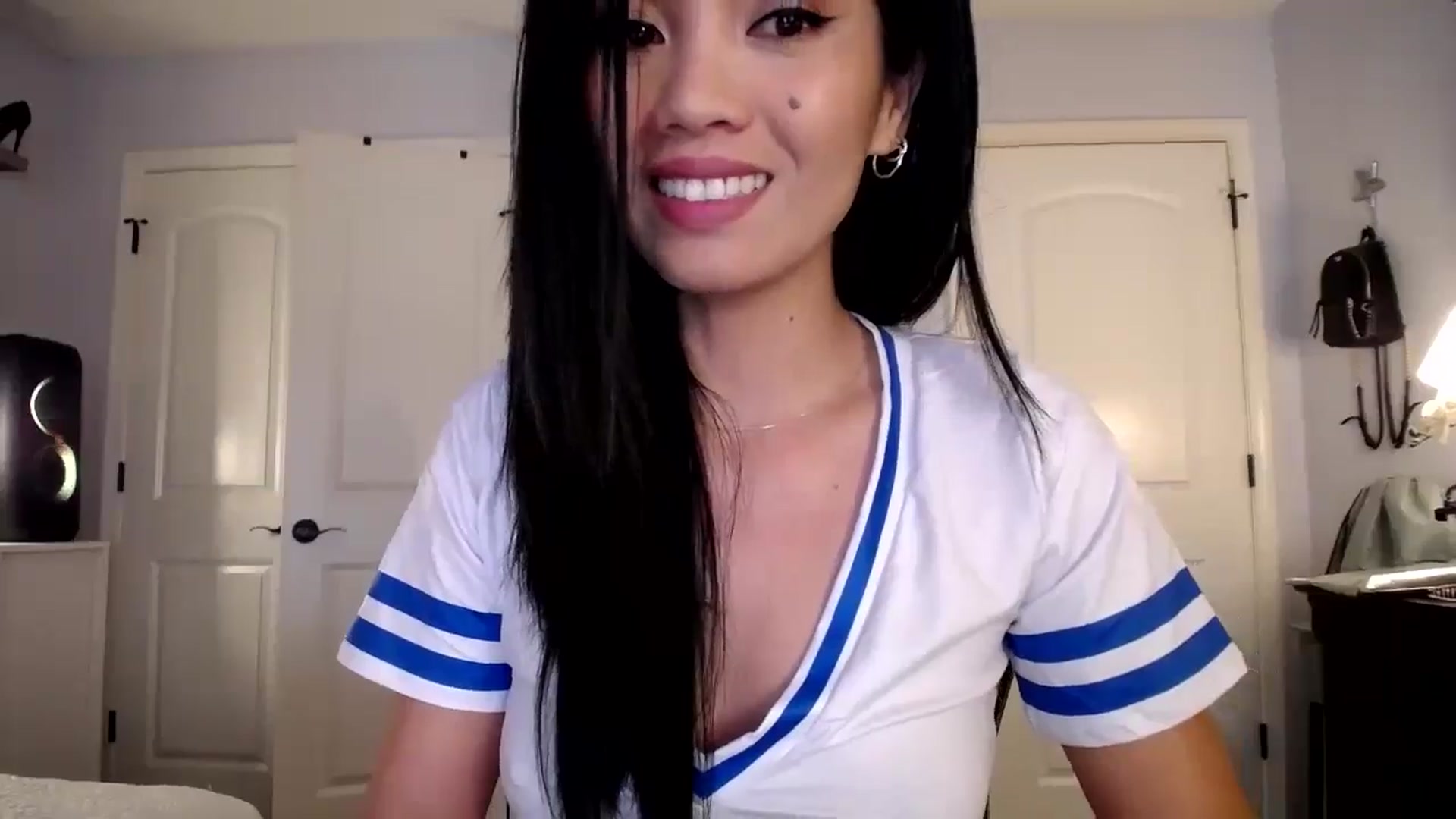 Gallery image thumbnail from AsianLuv_4U's myfreecams stream on, 10/28/2024, 15:42 image 9 of 20