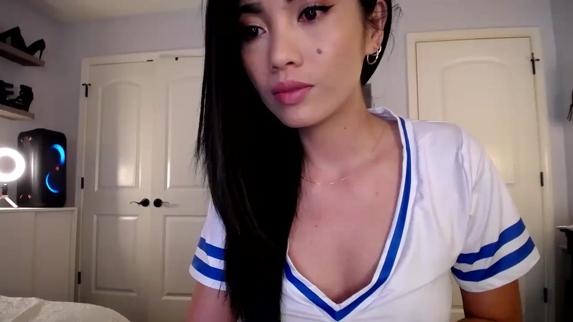 Gallery image thumbnail from AsianLuv_4U's myfreecams stream on, 10/28/2024, 17:10 image 2 of 20