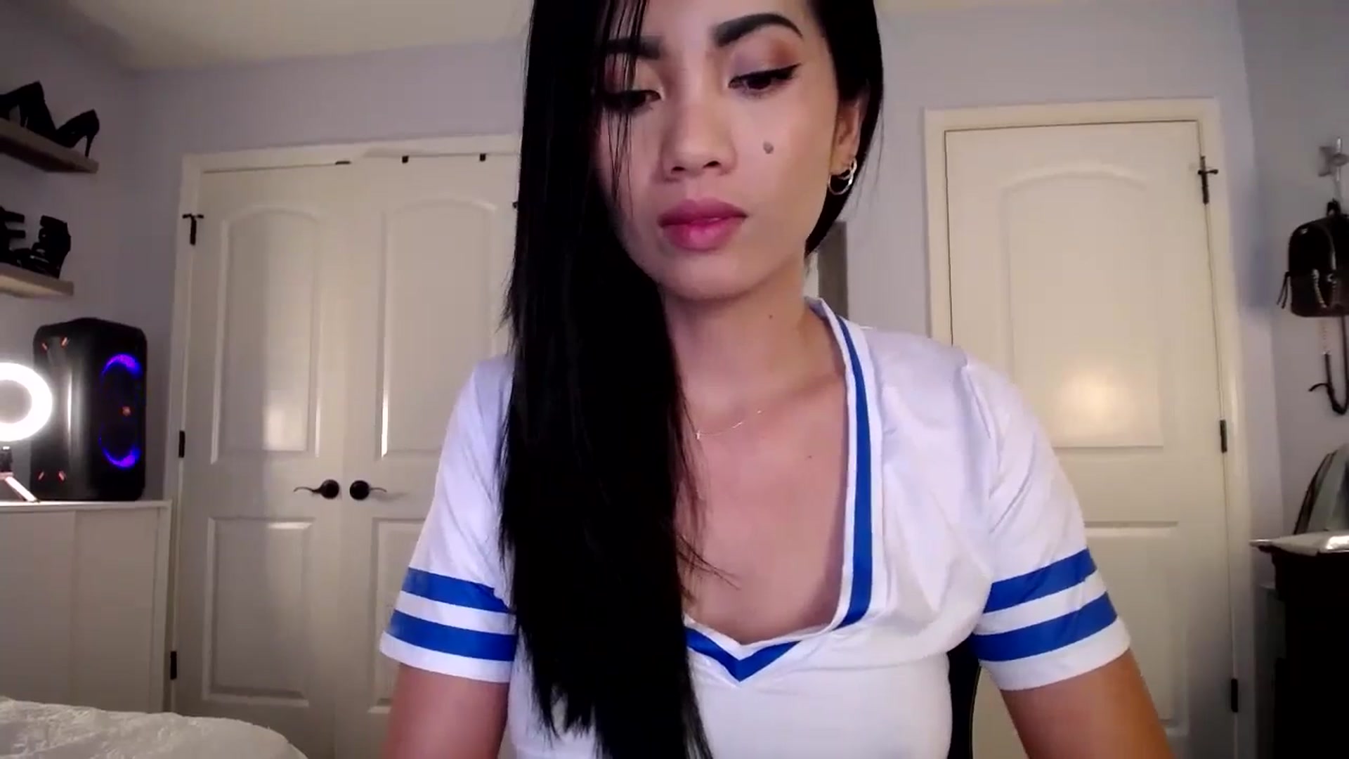 Gallery image thumbnail from AsianLuv_4U's myfreecams stream on, 10/28/2024, 18:03 image 19 of 20