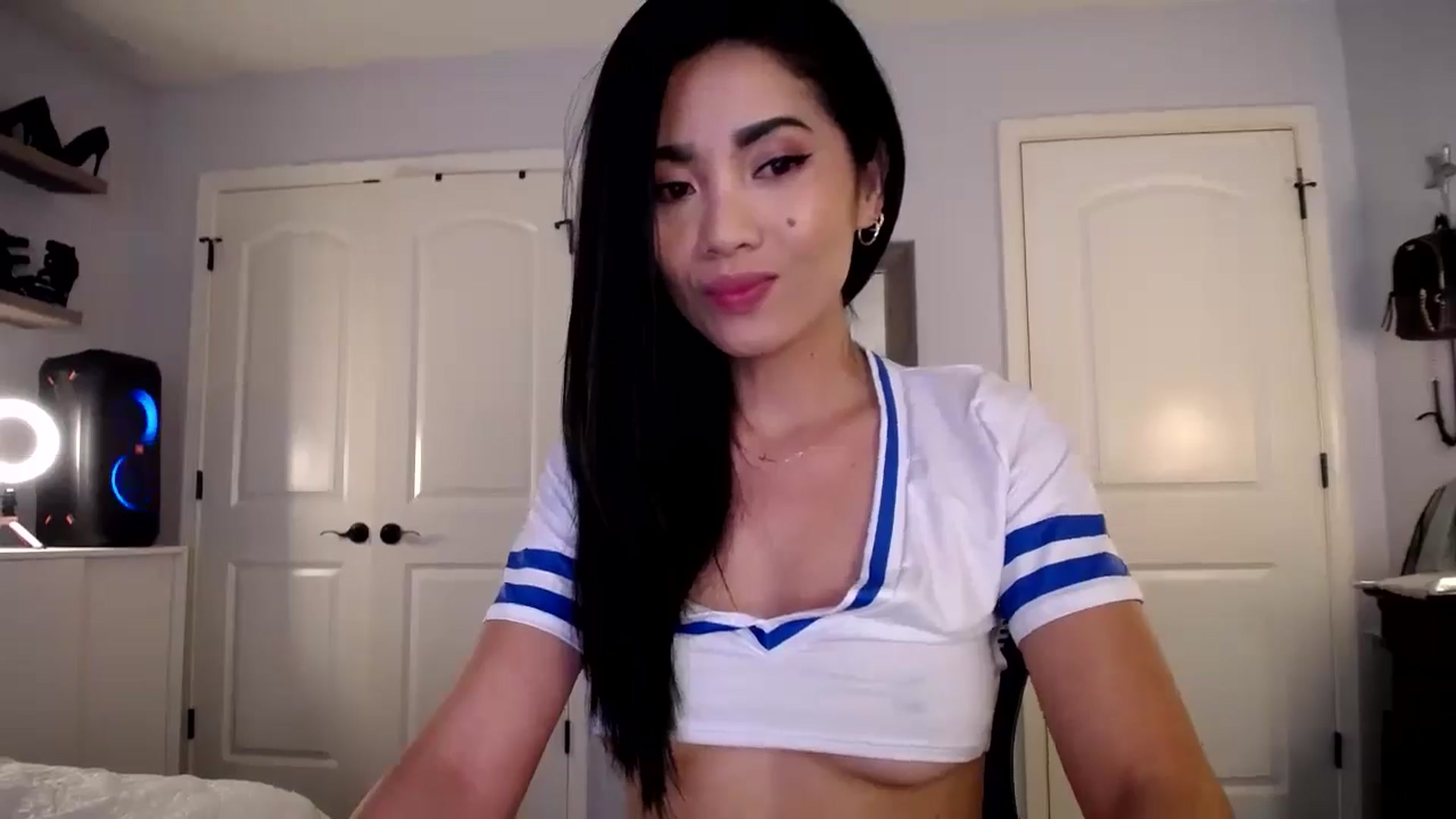 Gallery image thumbnail from AsianLuv_4U's myfreecams stream on, 10/28/2024, 18:03 image 14 of 20