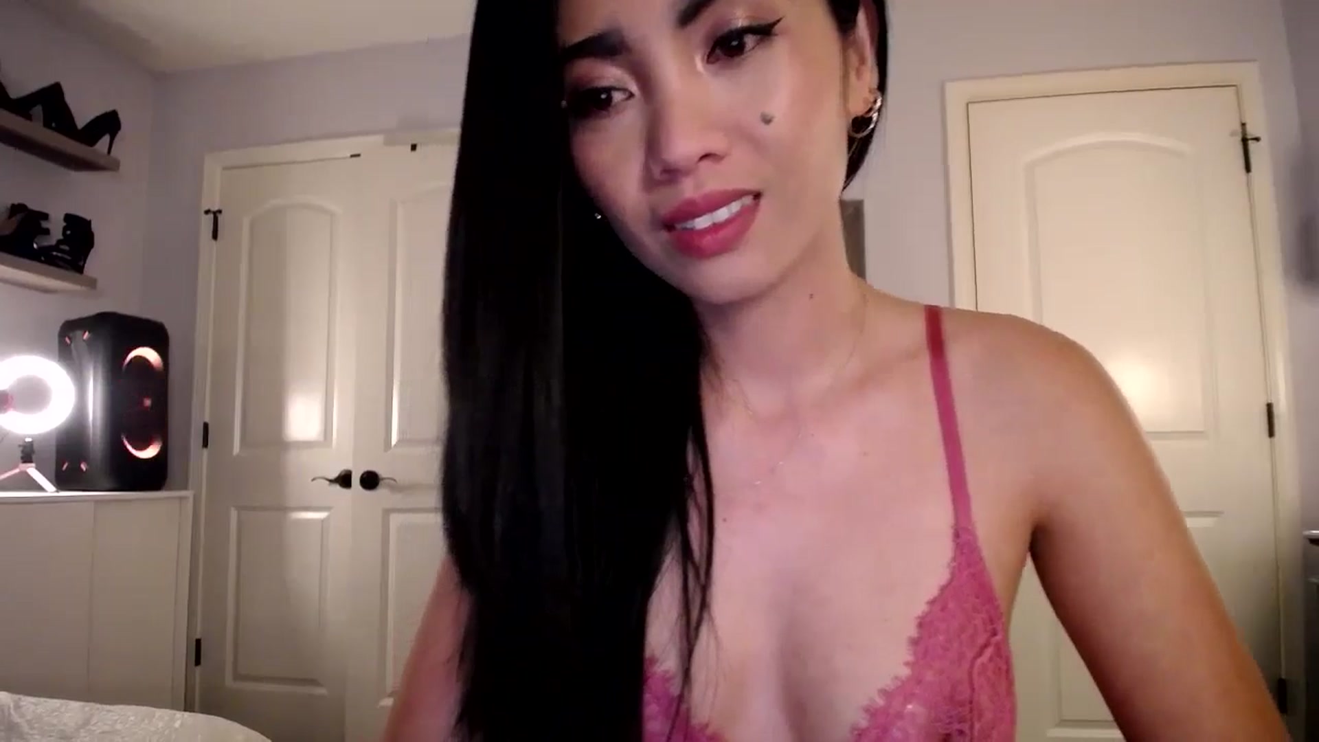 Gallery image thumbnail from AsianLuv_4U's myfreecams stream on, 11/07/2024, 17:47 image 11 of 20