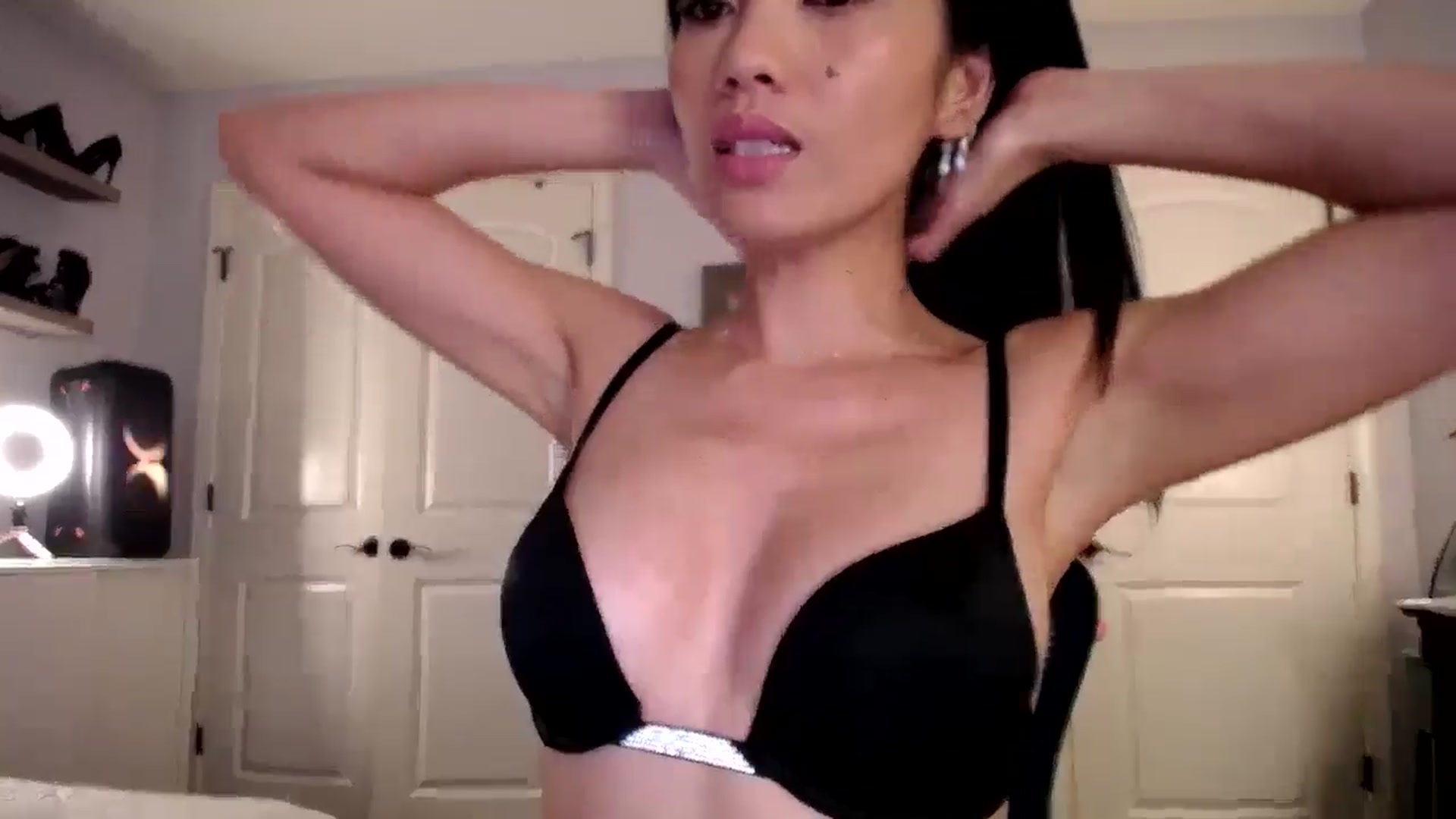 Gallery image thumbnail from AsianLuv_4U's myfreecams stream on, 11/14/2024, 16:10 image 7 of 20