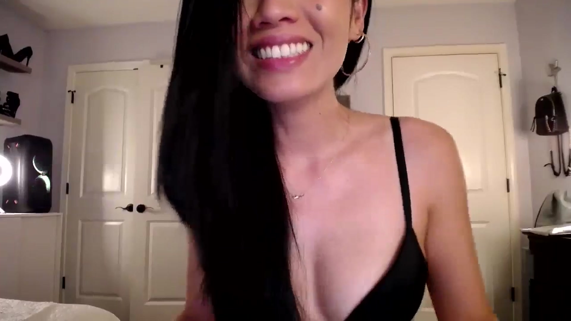 Gallery image thumbnail from AsianLuv_4U's myfreecams stream on, 11/14/2024, 17:35 image 13 of 20