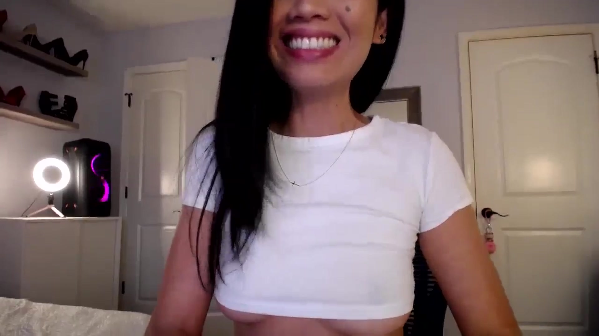 Gallery image thumbnail from AsianLuv_4U's myfreecams stream on, 11/21/2024, 17:23 image 17 of 20