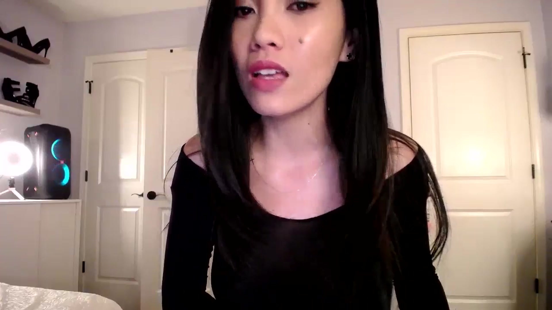 Gallery image thumbnail from AsianLuv_4U's myfreecams stream on, 11/25/2024, 19:11 image 10 of 20