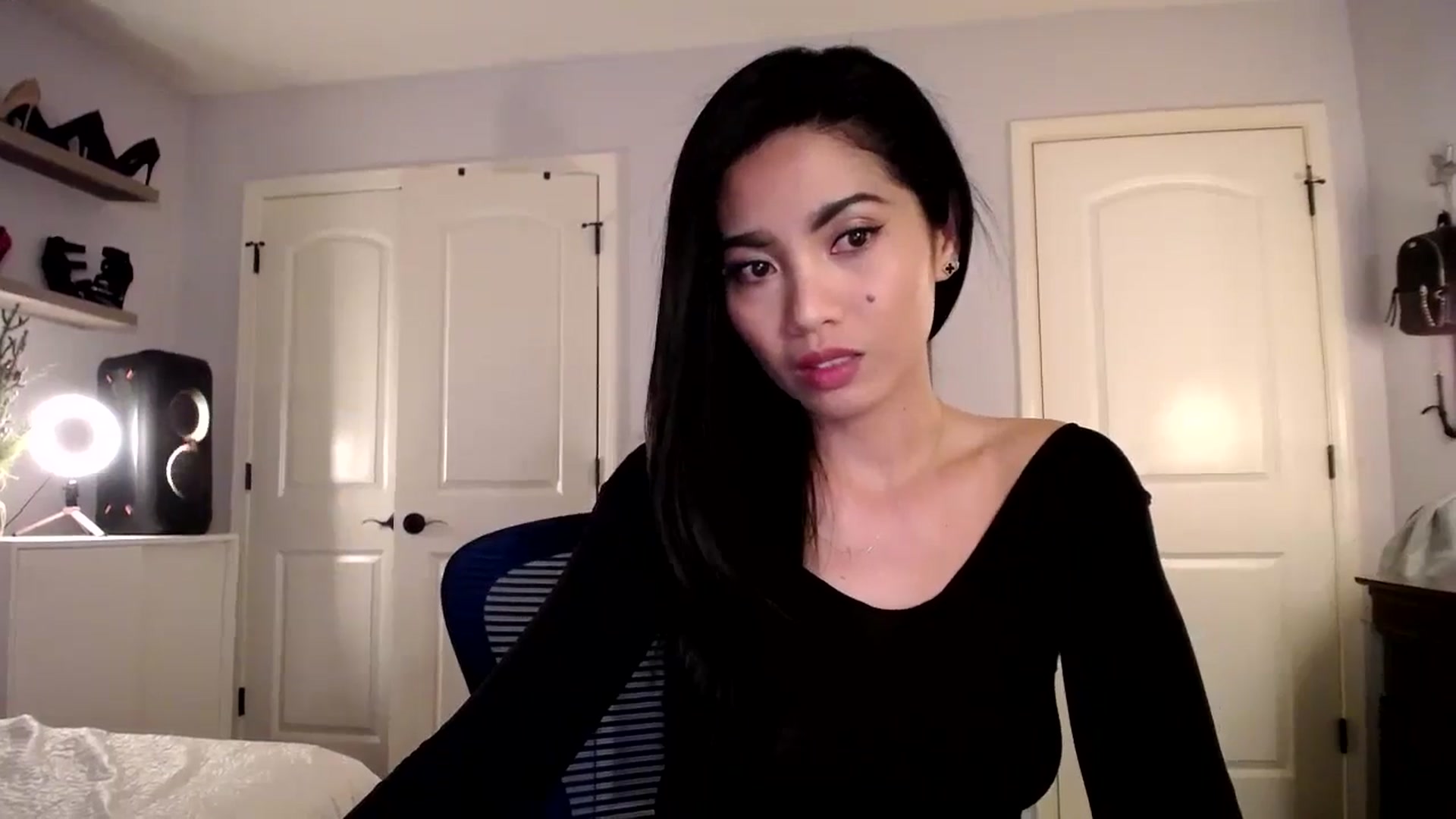 Gallery image thumbnail from AsianLuv_4U's myfreecams stream on, 11/25/2024, 19:11 image 19 of 20