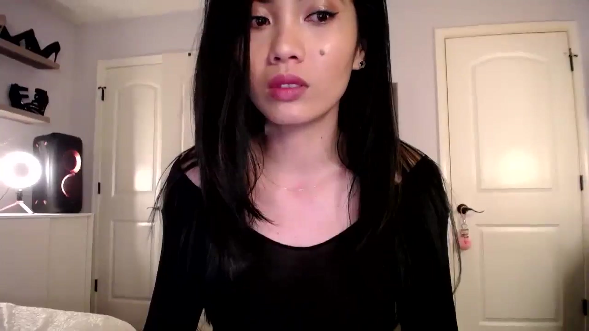 Gallery image thumbnail from AsianLuv_4U's myfreecams stream on, 11/25/2024, 19:11 image 12 of 20