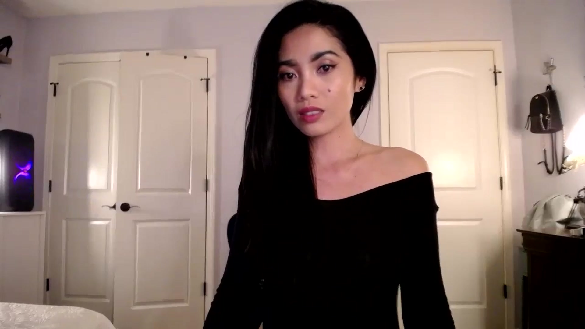 Gallery image thumbnail from AsianLuv_4U's myfreecams stream on, 11/25/2024, 19:59 image 20 of 20