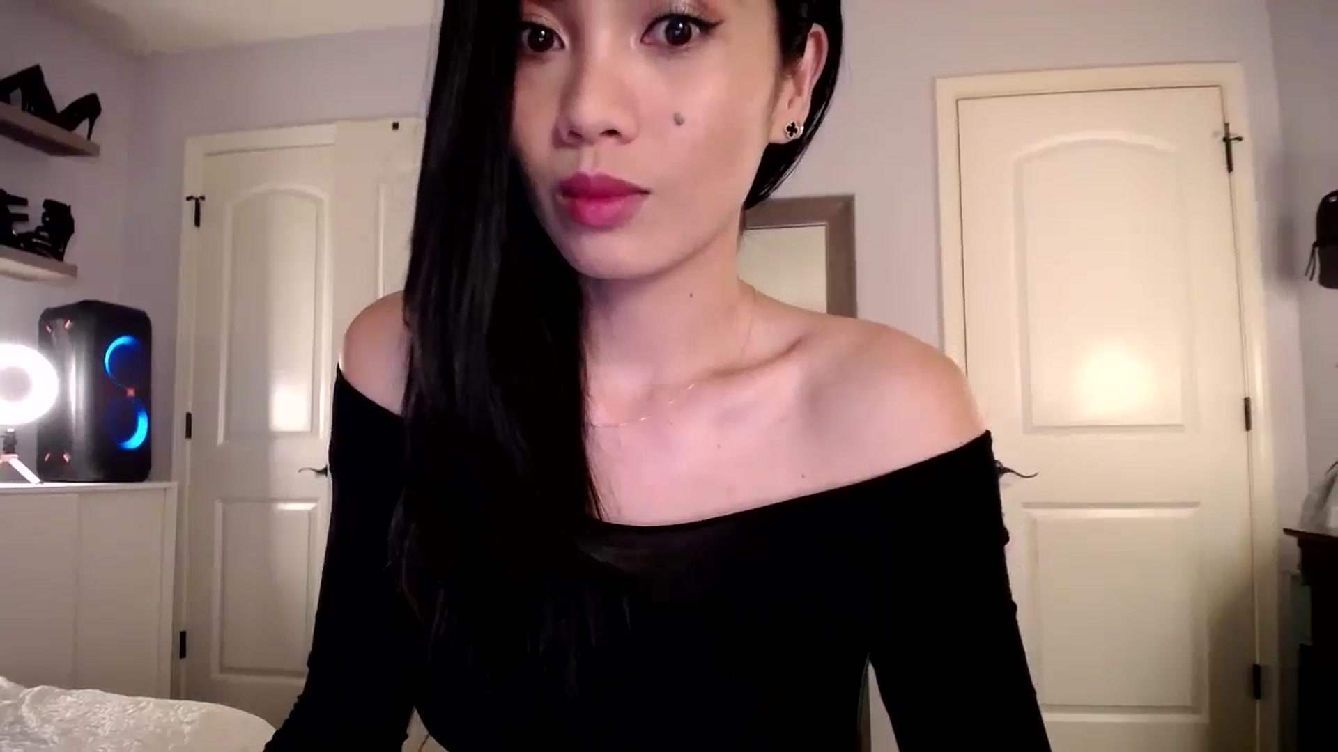 Gallery image thumbnail from AsianLuv_4U's myfreecams stream on, 11/25/2024, 19:59 image 3 of 20