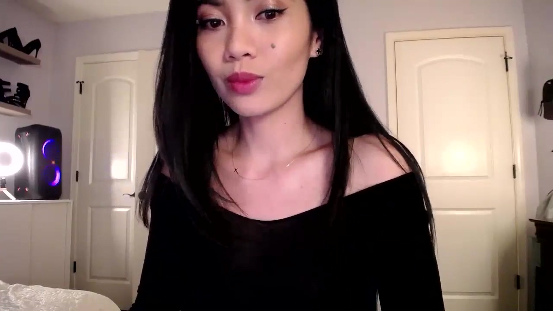 Gallery image thumbnail from AsianLuv_4U's myfreecams stream on, 11/25/2024, 19:59 image 4 of 20