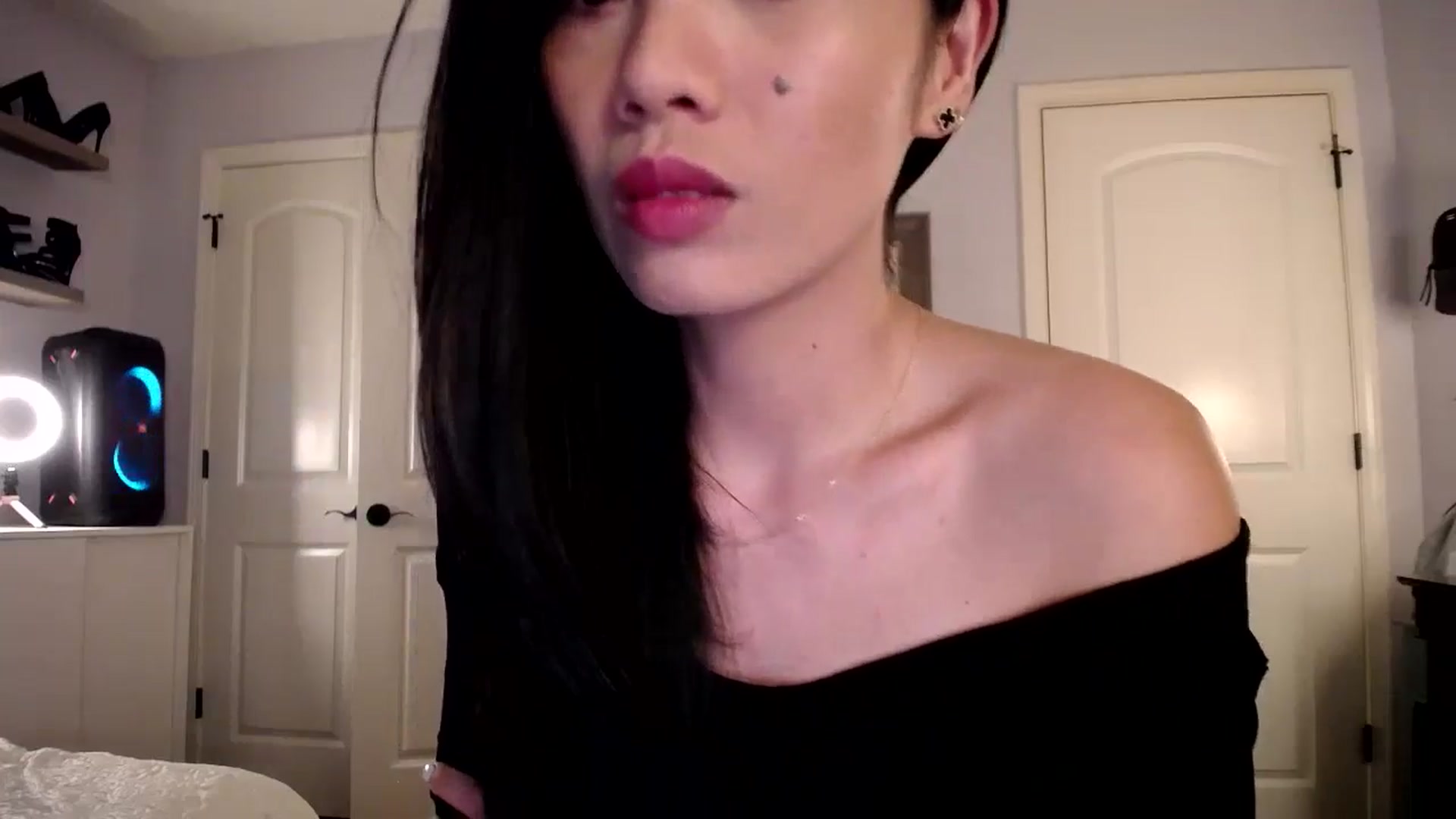 Gallery image thumbnail from AsianLuv_4U's myfreecams stream on, 11/25/2024, 19:59 image 2 of 20