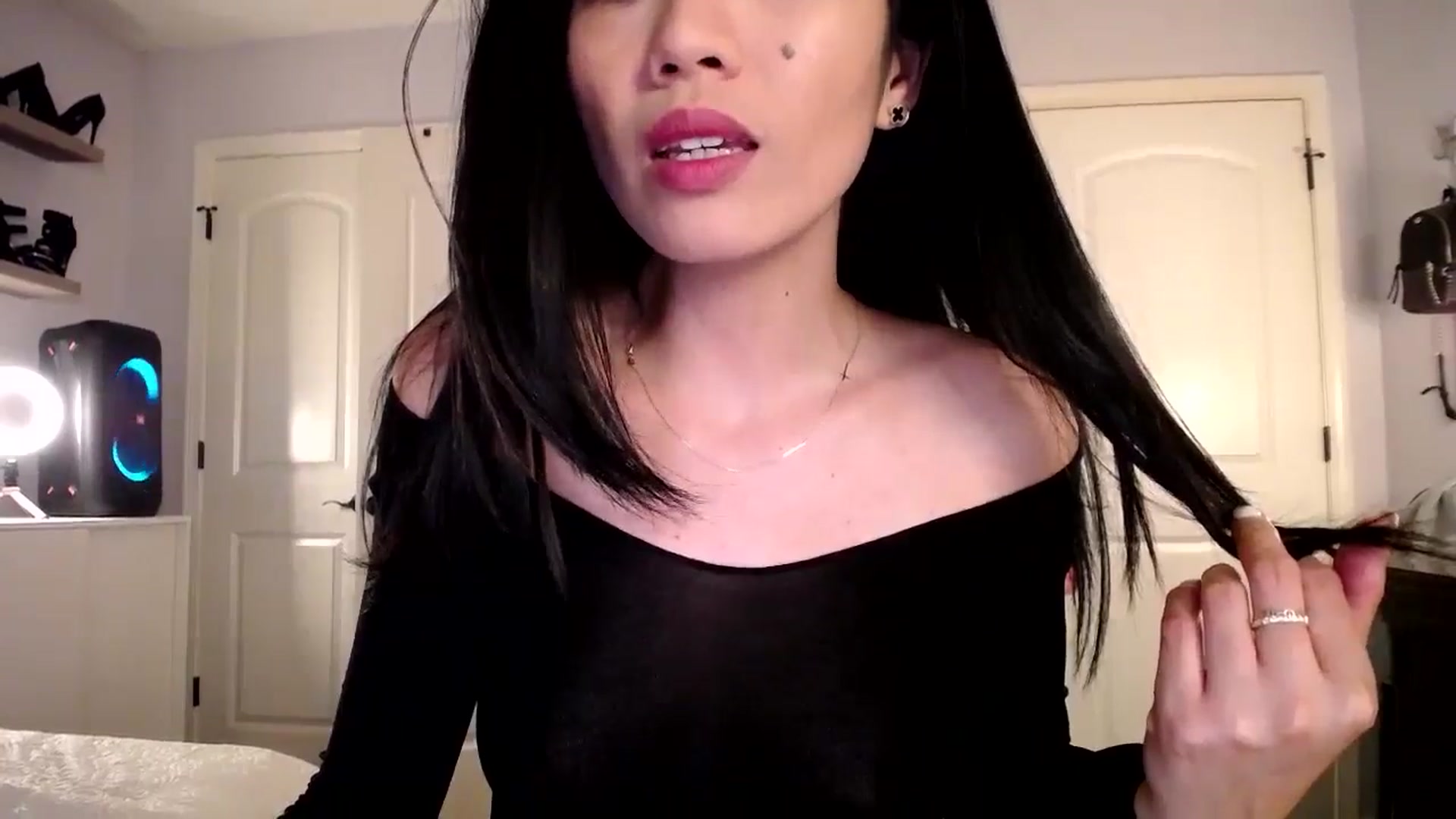Gallery image thumbnail from AsianLuv_4U's myfreecams stream on, 11/25/2024, 19:59 image 18 of 20