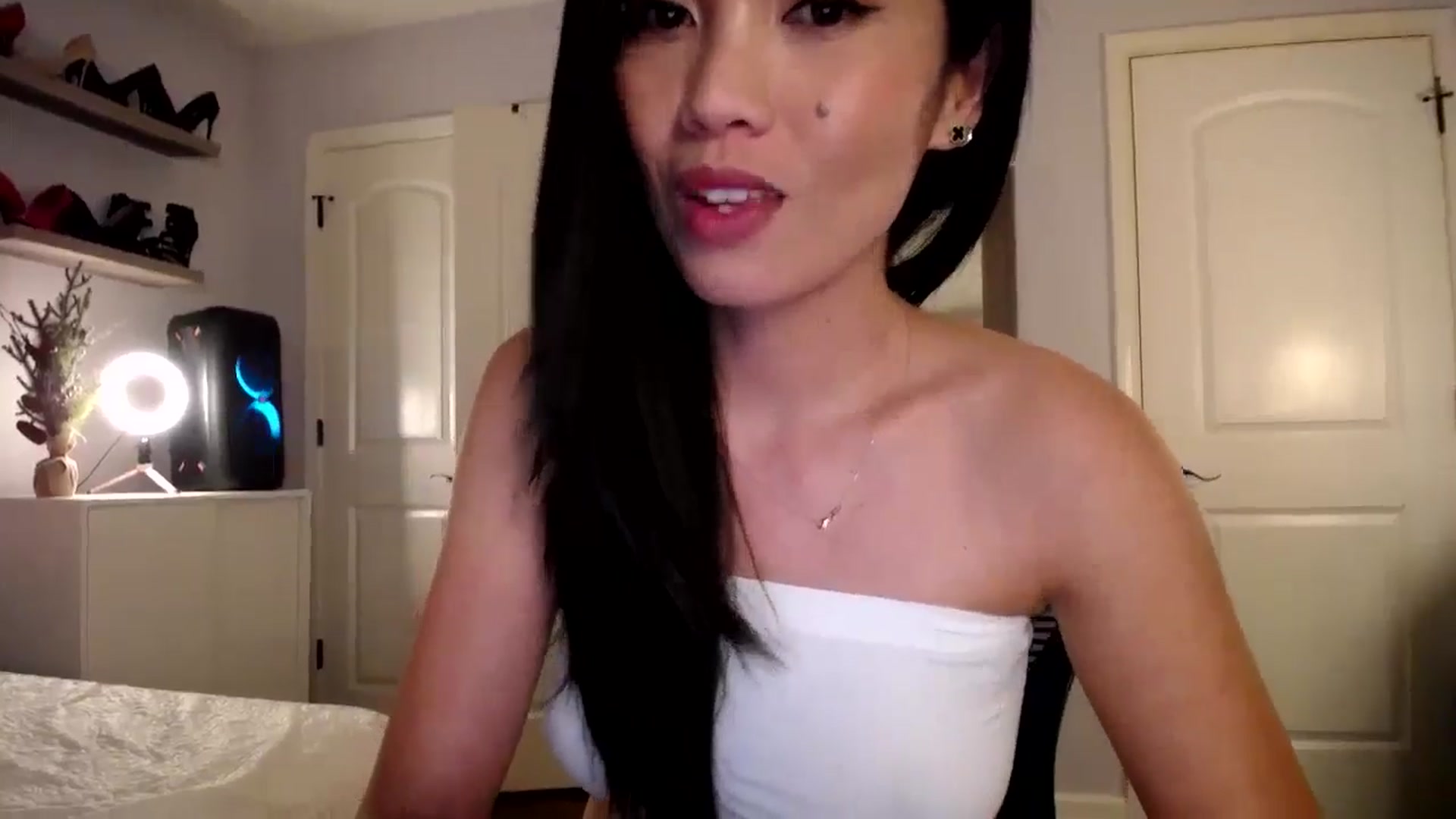 Gallery image thumbnail from AsianLuv_4U's myfreecams stream on, 12/02/2024, 21:47 image 19 of 20