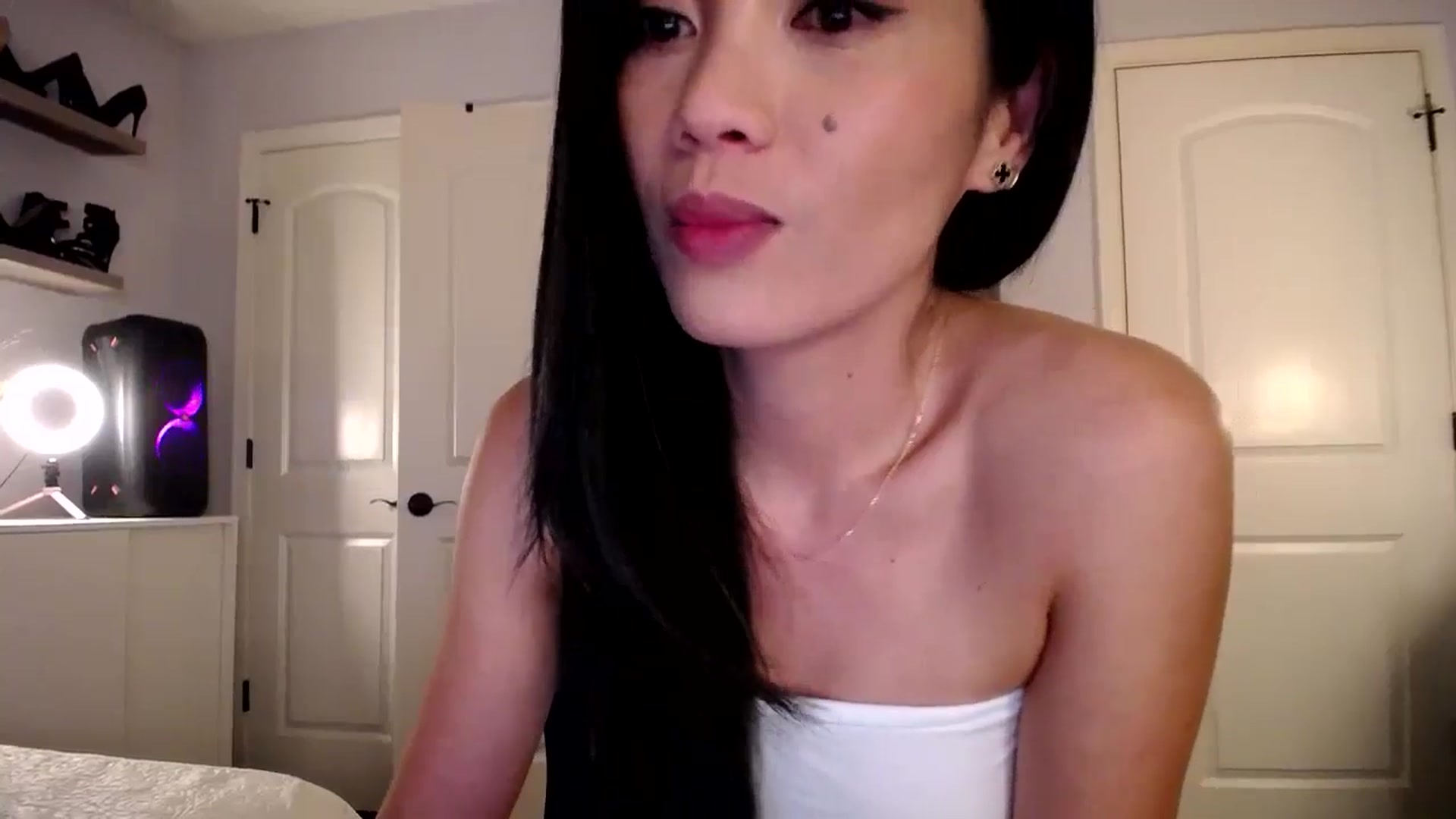 Gallery image thumbnail from AsianLuv_4U's myfreecams stream on, 12/02/2024, 21:47 image 5 of 20
