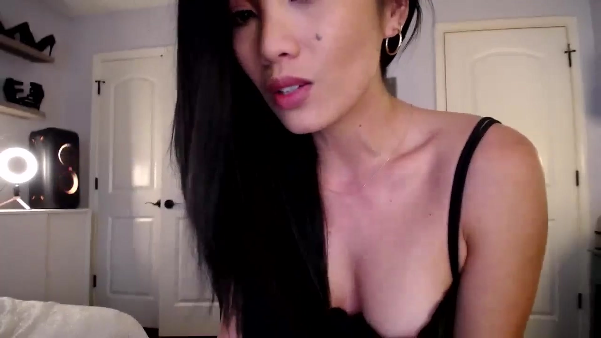Gallery image thumbnail from AsianLuv_4U's myfreecams stream on, 12/05/2024, 18:05 image 18 of 20