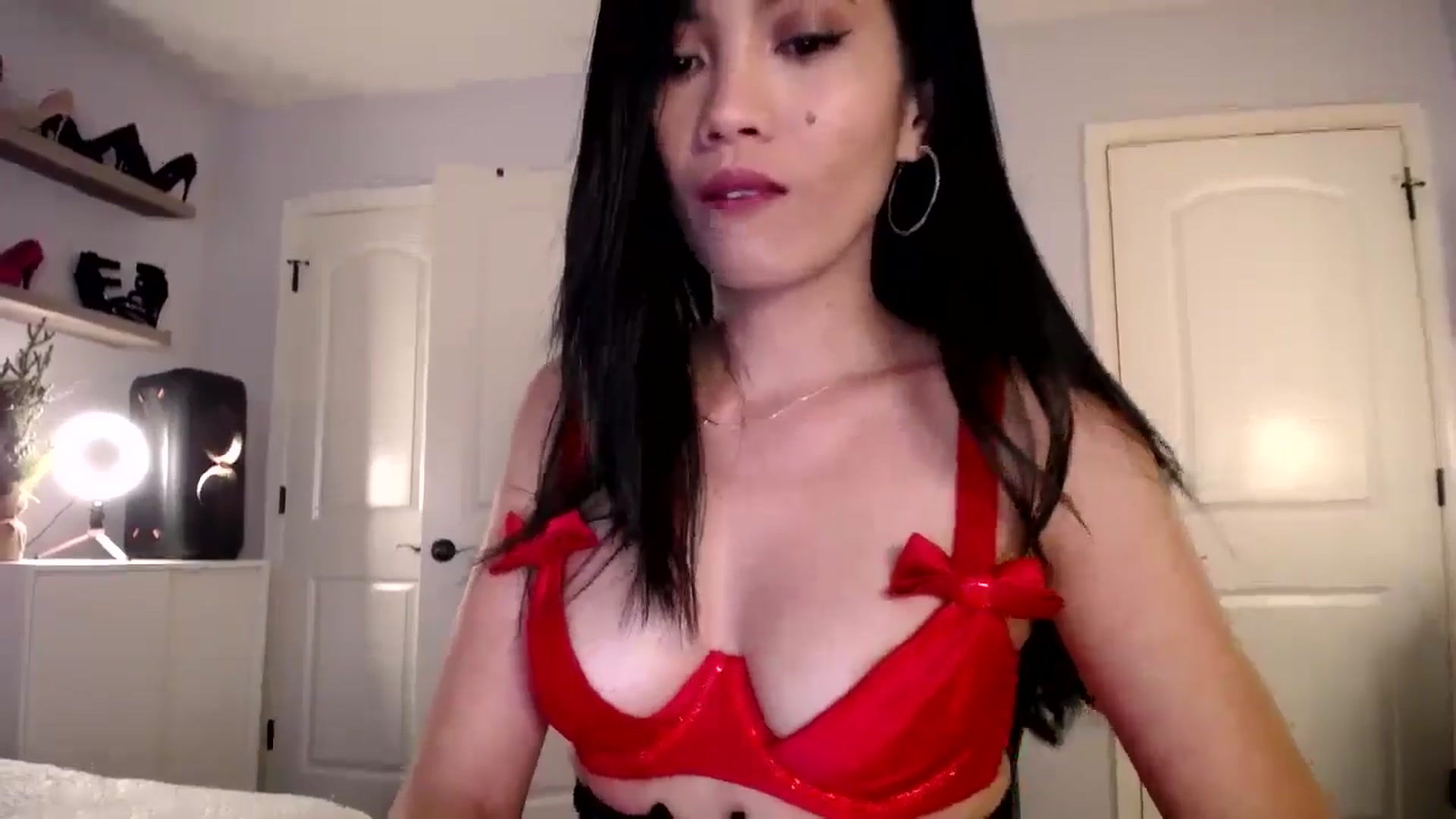 Gallery image thumbnail from AsianLuv_4U's myfreecams stream on, 12/09/2024, 17:04 image 11 of 20