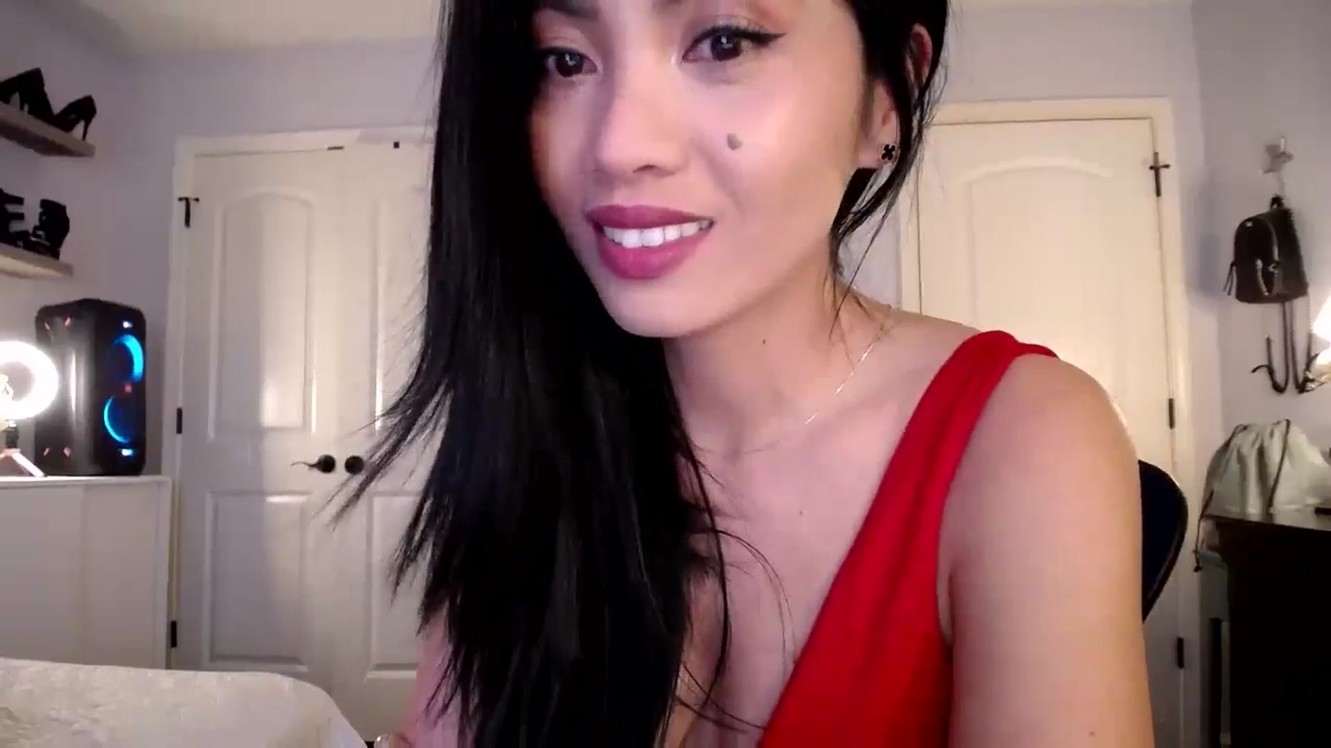 Gallery image thumbnail from AsianLuv_4U's myfreecams stream on, 12/19/2024, 17:55 image 2 of 20