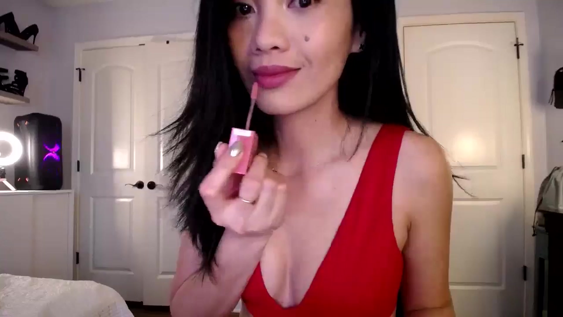 Gallery image thumbnail from AsianLuv_4U's myfreecams stream on, 12/19/2024, 18:24 image 6 of 20