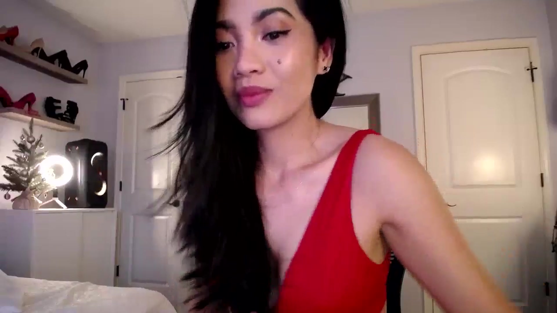 Gallery image thumbnail from AsianLuv_4U's myfreecams stream on, 12/19/2024, 20:35 image 9 of 20