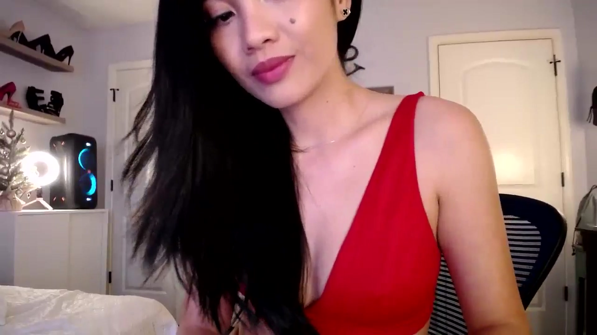 Gallery image thumbnail from AsianLuv_4U's myfreecams stream on, 12/19/2024, 20:35 image 4 of 20