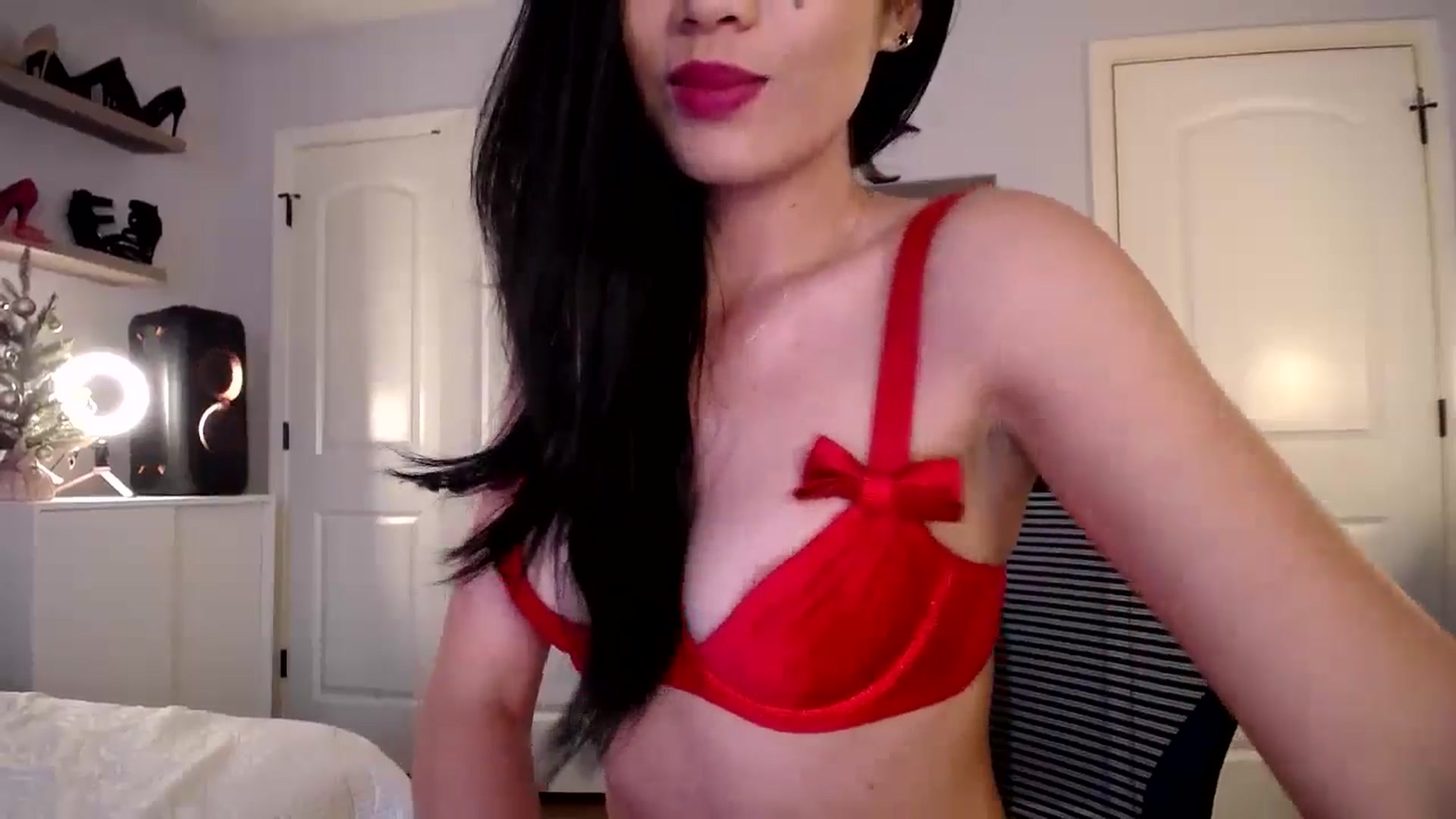 Gallery image thumbnail from AsianLuv_4U's myfreecams stream on, 12/23/2024, 18:31 image 16 of 20