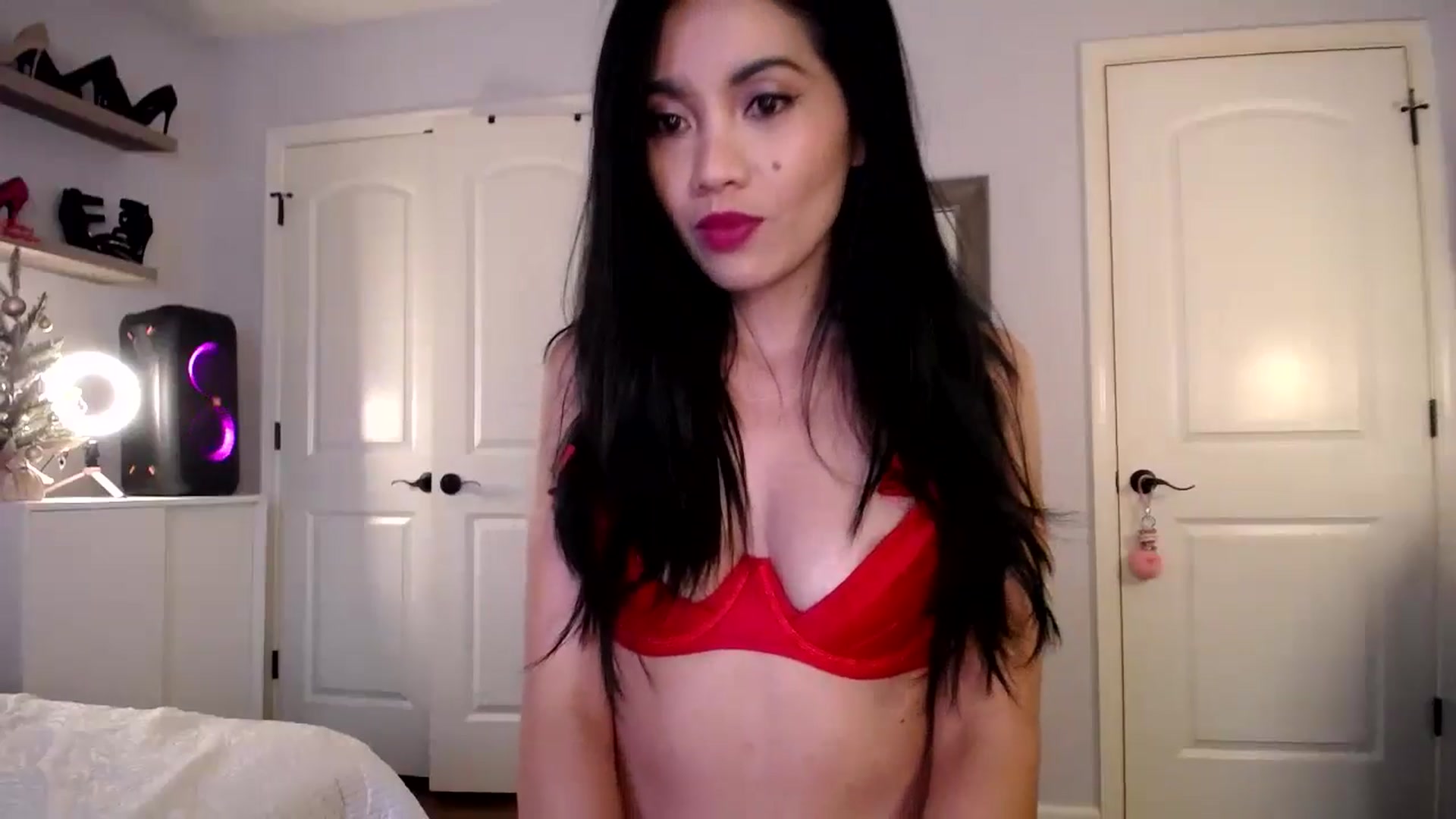 Gallery image thumbnail from AsianLuv_4U's myfreecams stream on, 12/23/2024, 18:31 image 15 of 20