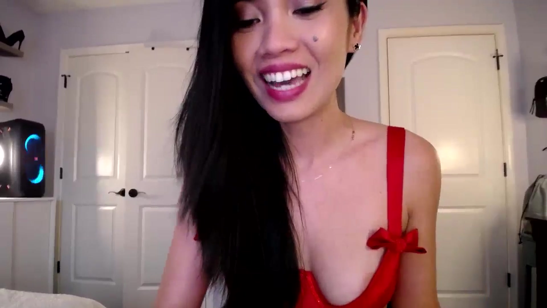 Gallery image thumbnail from AsianLuv_4U's myfreecams stream on, 12/23/2024, 20:29 image 13 of 20