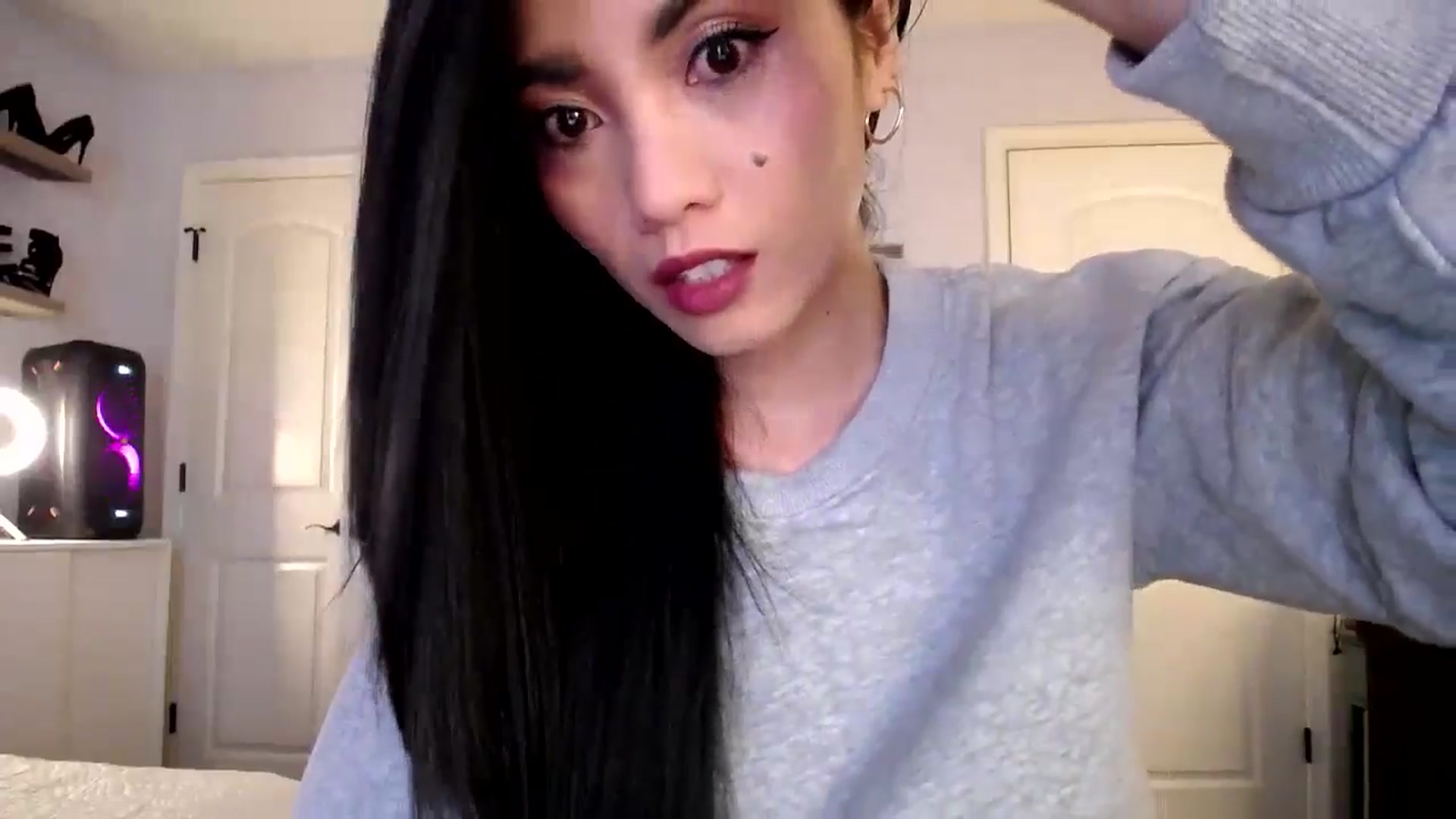 Gallery image thumbnail from AsianLuv_4U's myfreecams stream on, 01/09/2025, 16:32 image 7 of 20