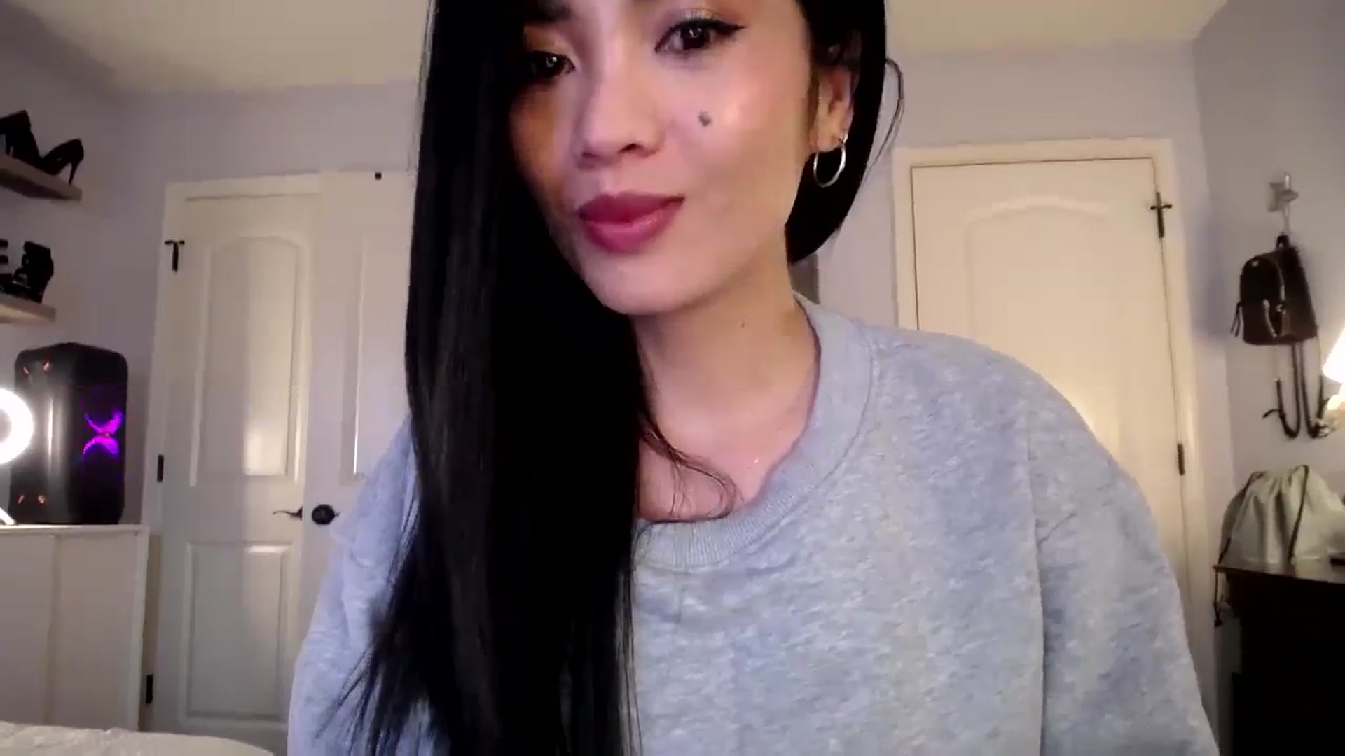 Gallery image thumbnail from AsianLuv_4U's myfreecams stream on, 01/09/2025, 19:12 image 20 of 20