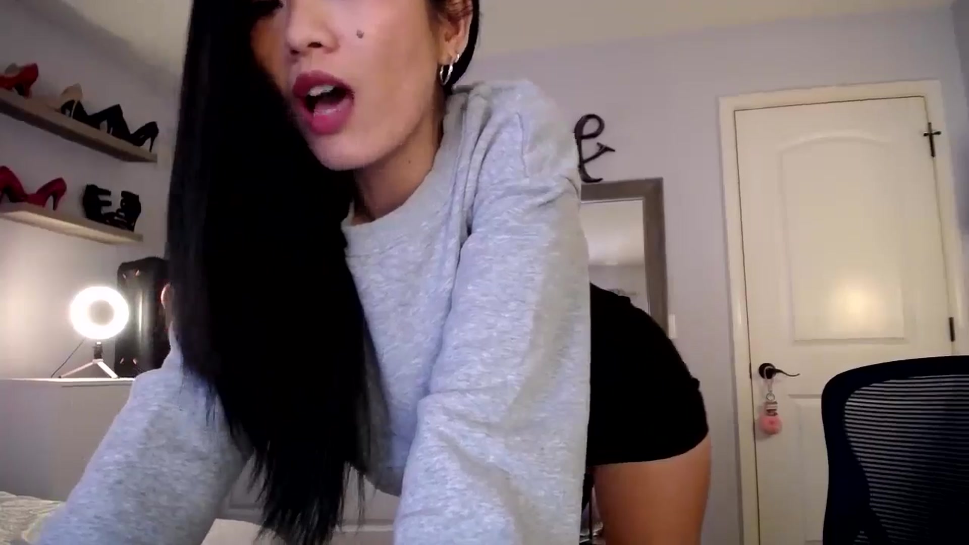 Gallery image thumbnail from AsianLuv_4U's myfreecams stream on, 01/09/2025, 19:12 image 14 of 20
