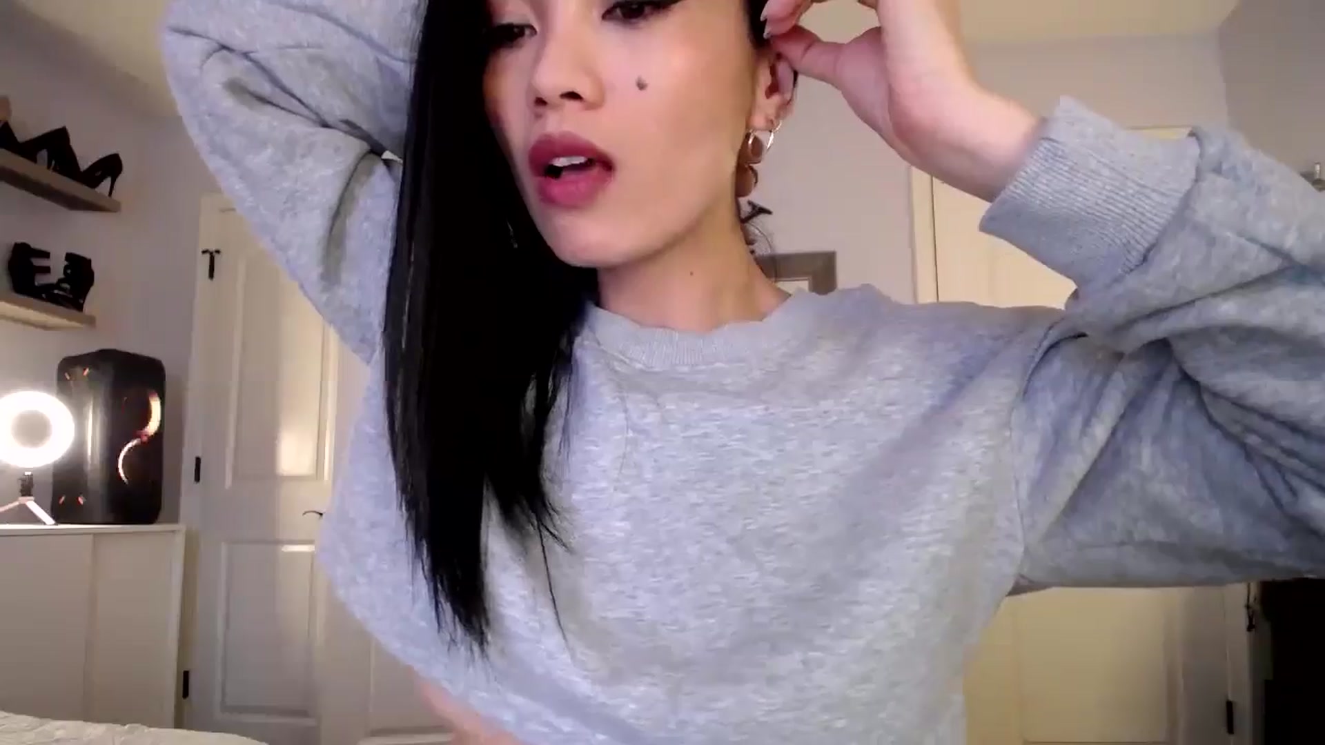 Gallery image thumbnail from AsianLuv_4U's myfreecams stream on, 01/09/2025, 19:12 image 13 of 20