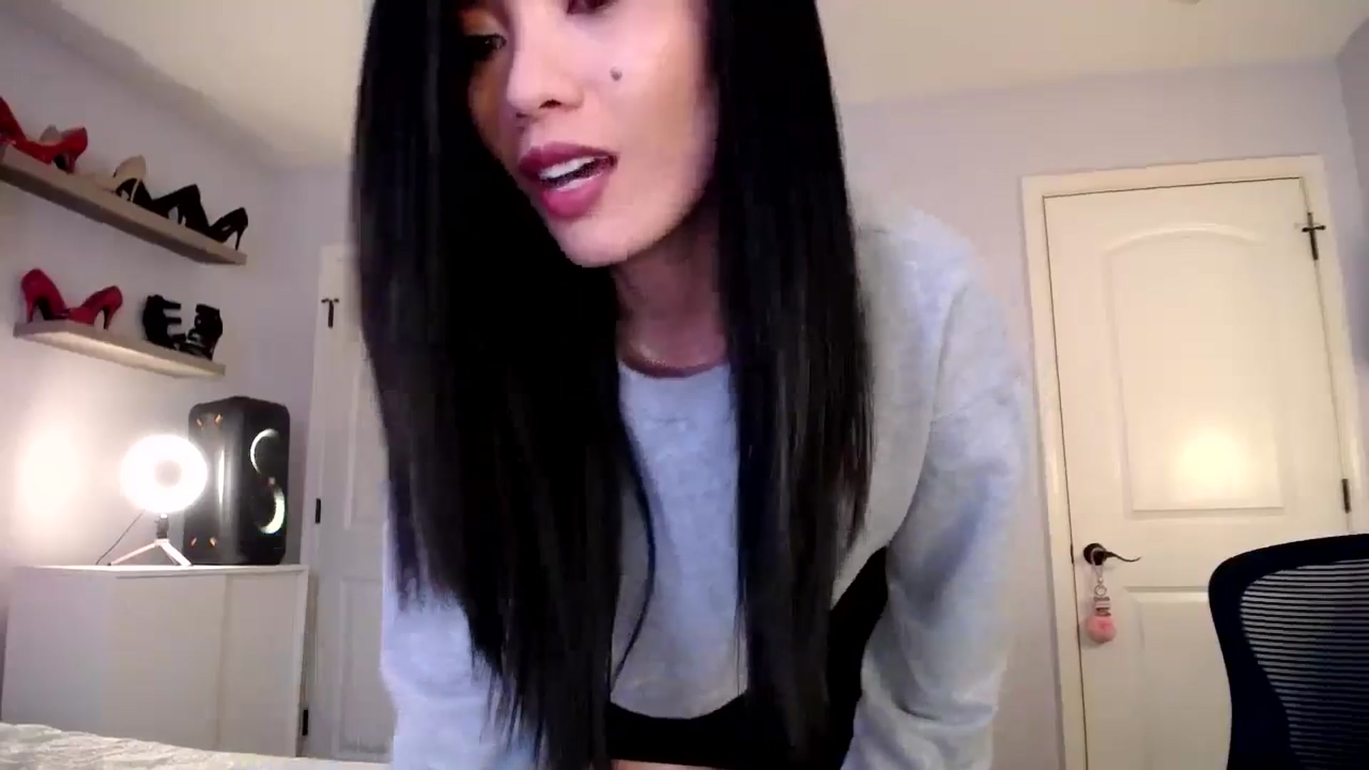 Gallery image thumbnail from AsianLuv_4U's myfreecams stream on, 01/09/2025, 19:38 image 12 of 20