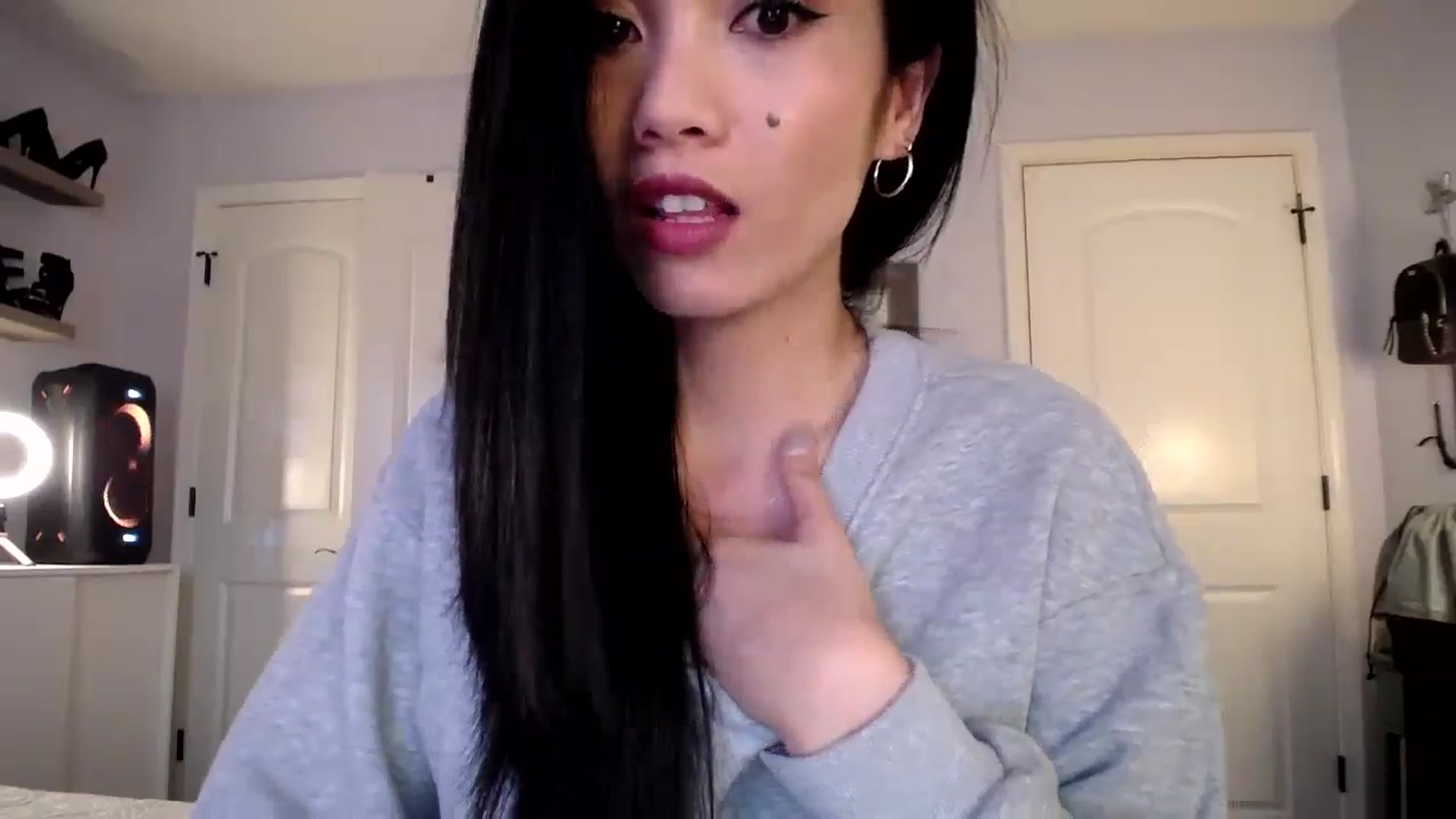 Gallery image thumbnail from AsianLuv_4U's myfreecams stream on, 01/09/2025, 19:38 image 16 of 20