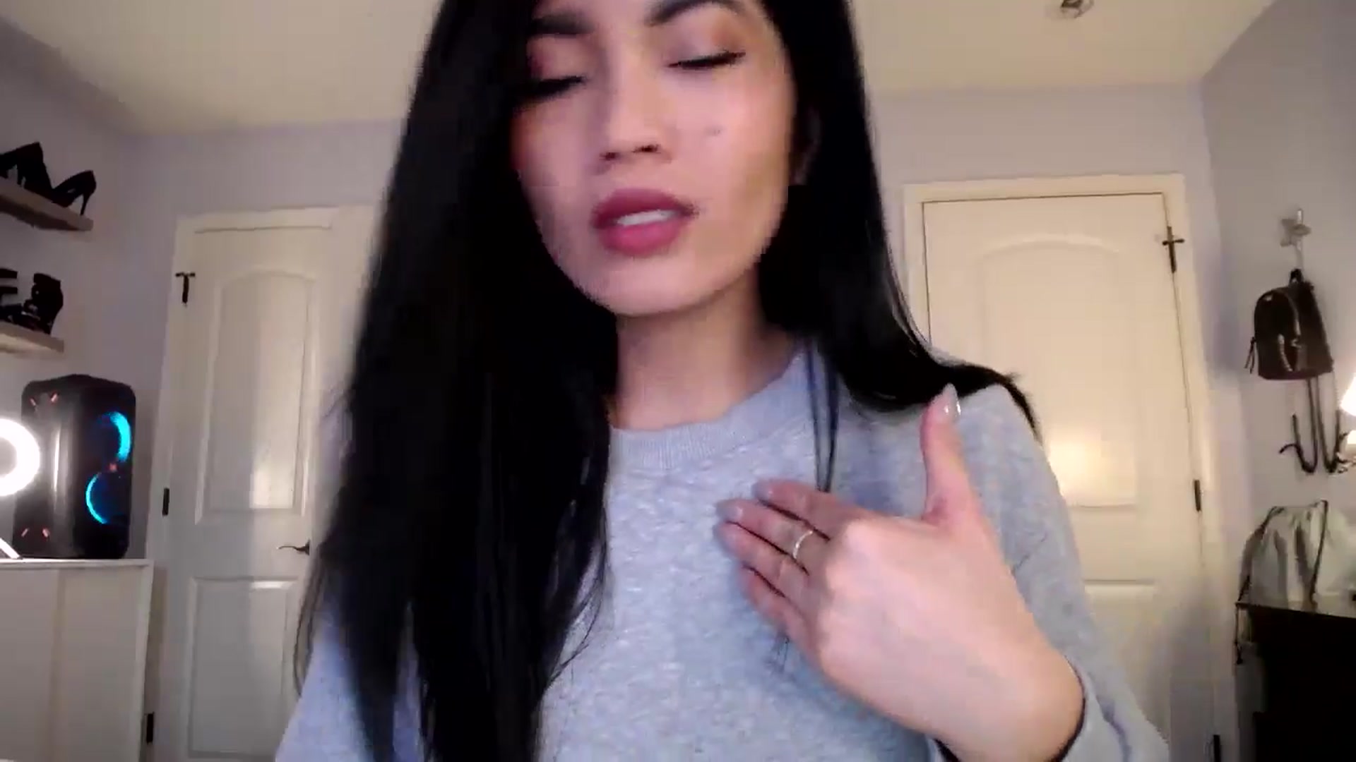 Gallery image thumbnail from AsianLuv_4U's myfreecams stream on, 01/09/2025, 19:38 image 3 of 20