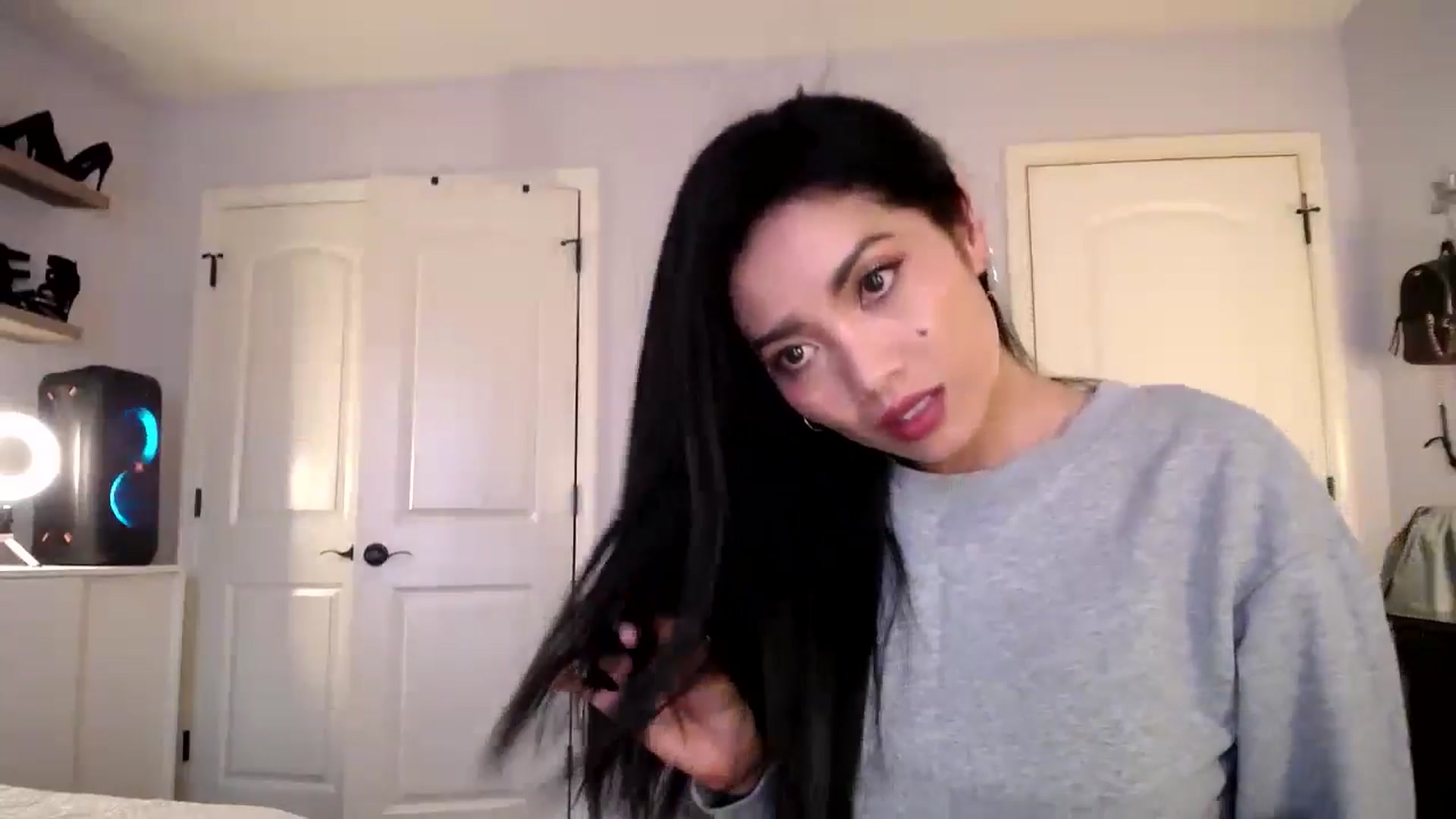 Gallery image thumbnail from AsianLuv_4U's myfreecams stream on, 01/09/2025, 19:38 image 15 of 20