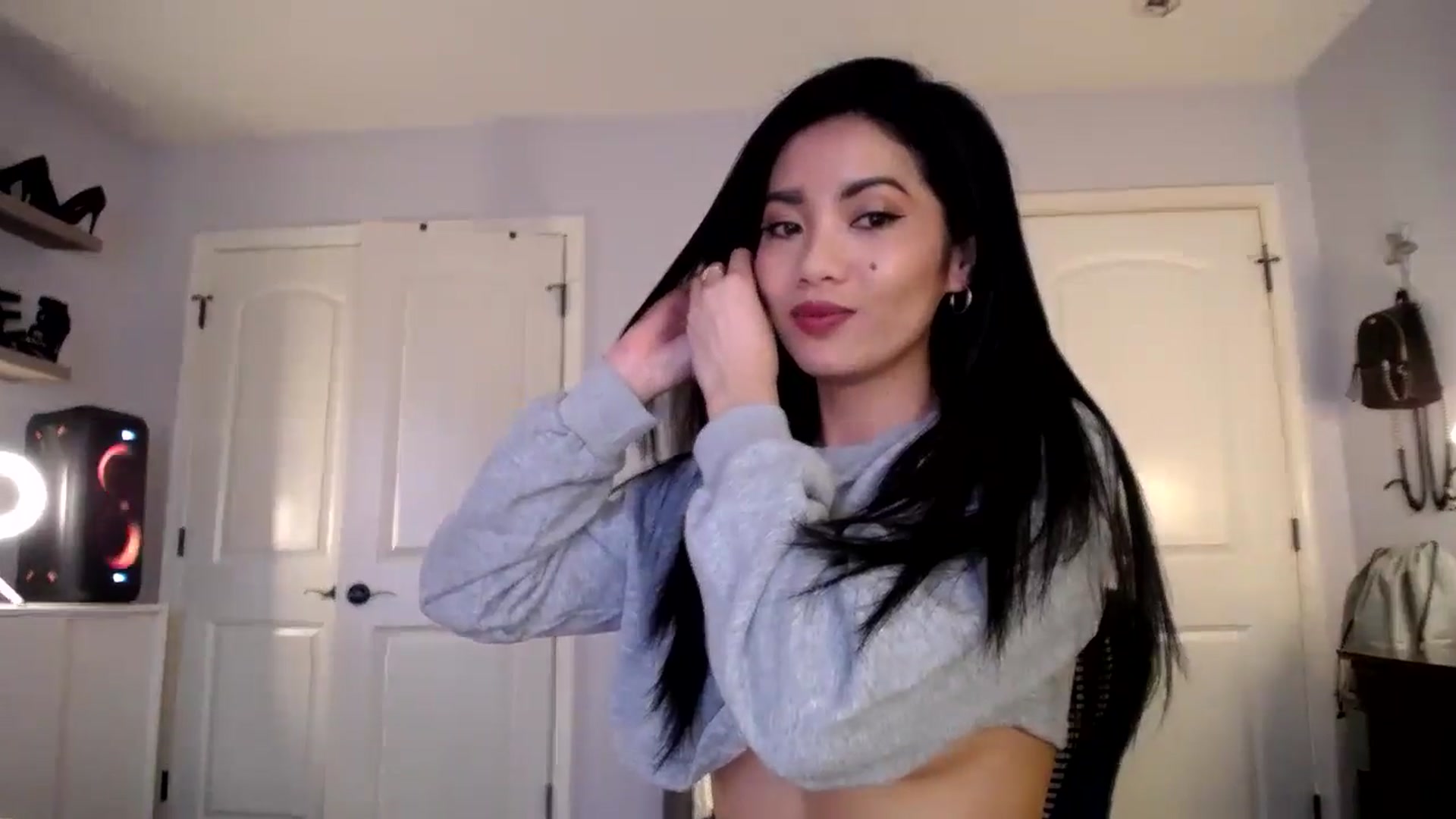 Gallery image thumbnail from AsianLuv_4U's myfreecams stream on, 01/09/2025, 19:38 image 2 of 20