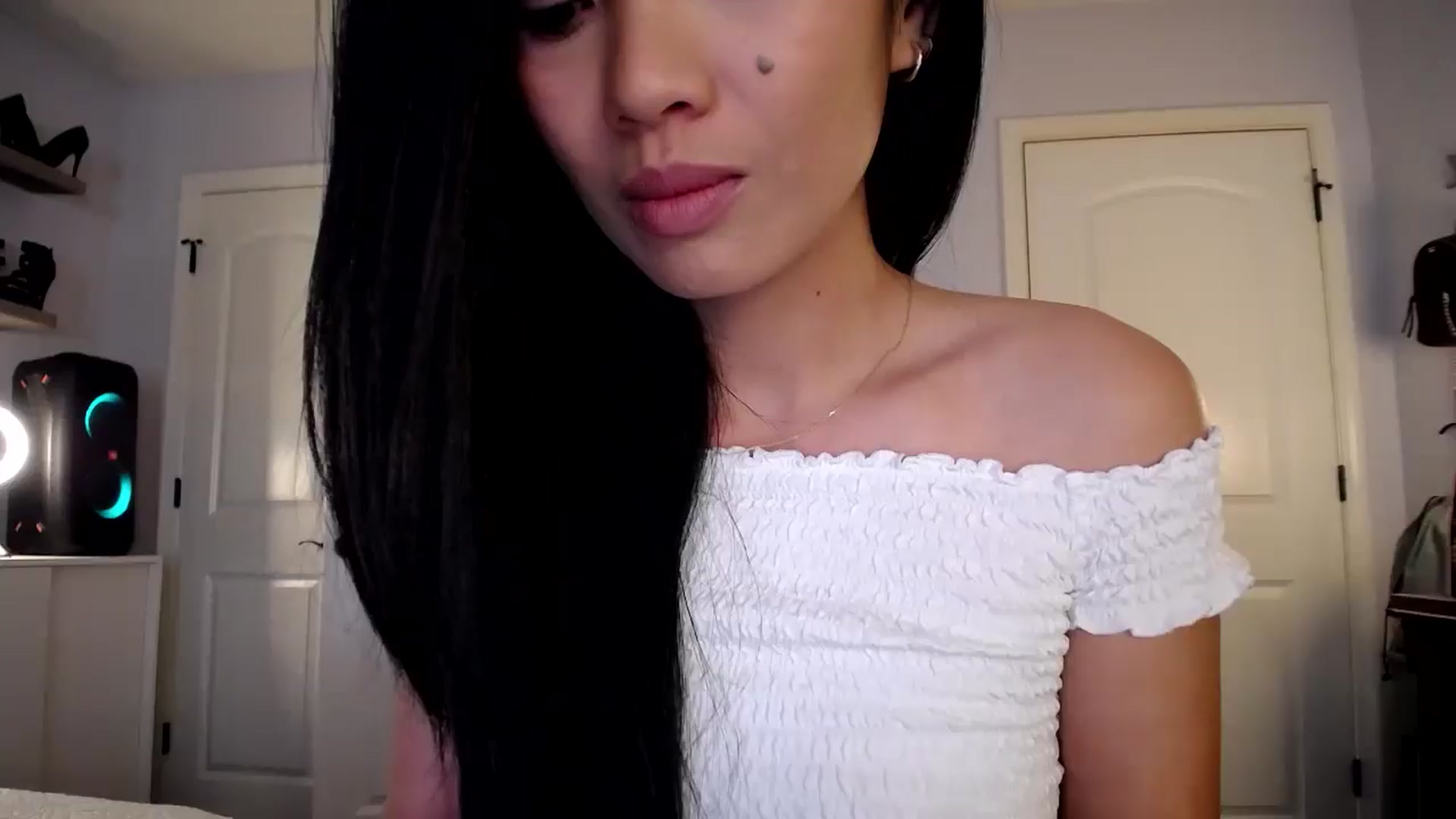 Gallery image thumbnail from AsianLuv_4U's myfreecams stream on, 01/16/2025, 16:13 image 3 of 20