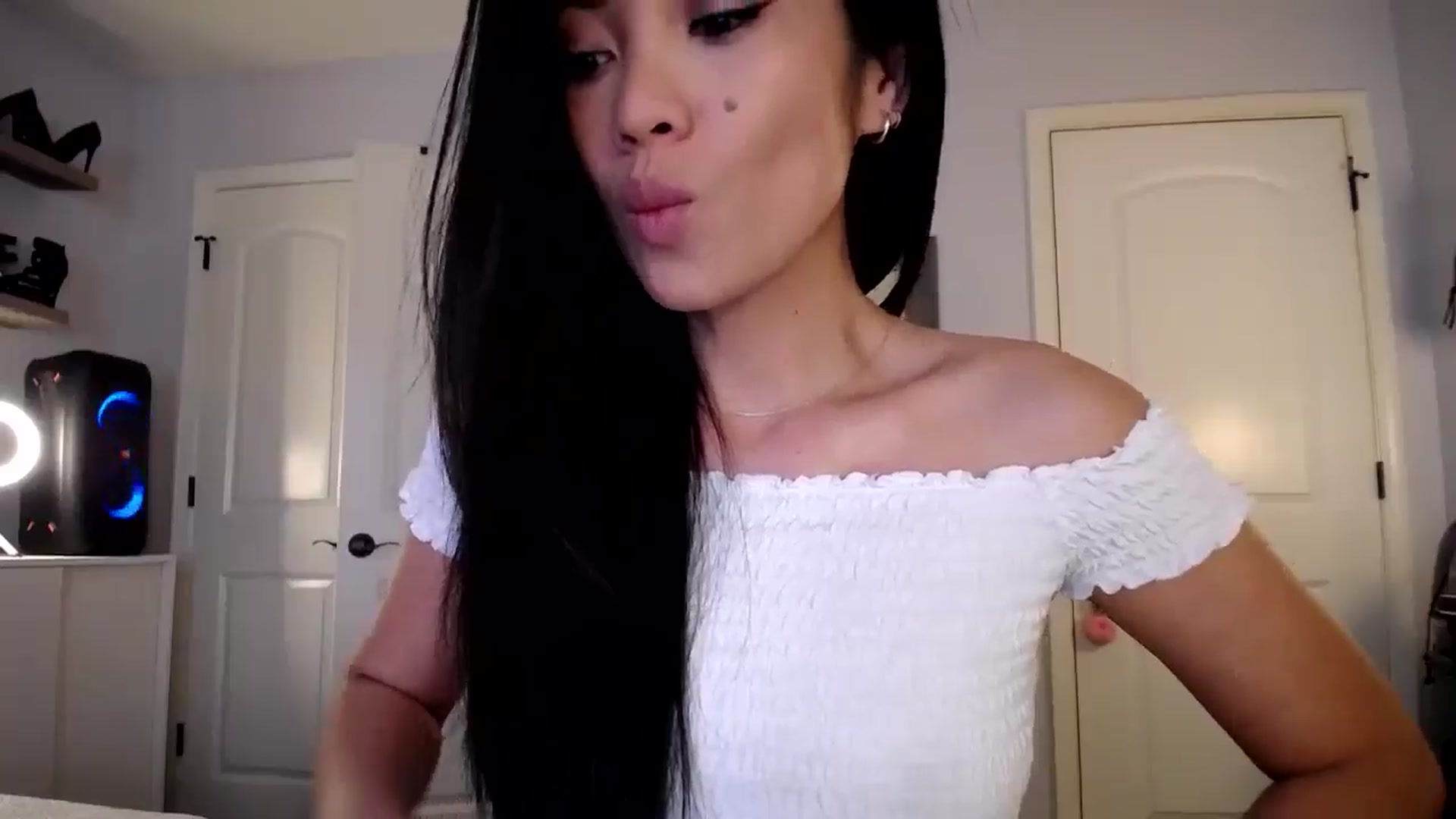 Gallery image thumbnail from AsianLuv_4U's myfreecams stream on, 01/16/2025, 16:13 image 20 of 20