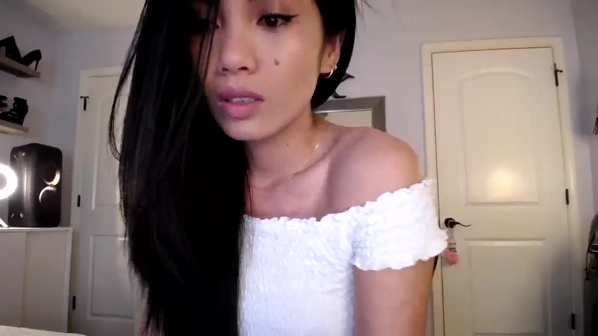 Gallery image thumbnail from AsianLuv_4U's myfreecams stream on, 01/16/2025, 16:13 image 18 of 20