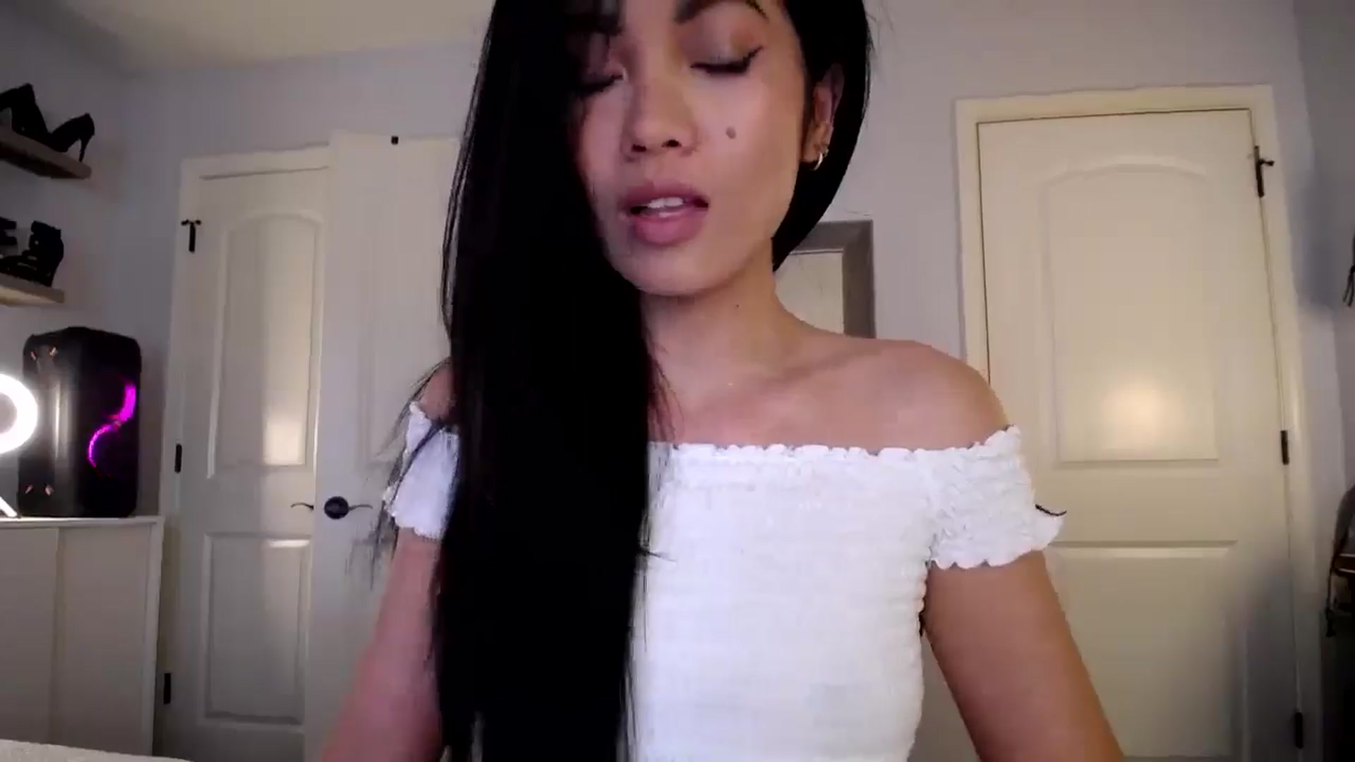 Gallery image thumbnail from AsianLuv_4U's myfreecams stream on, 01/16/2025, 16:13 image 17 of 20