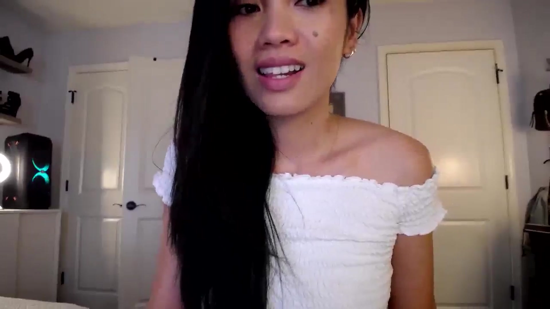 Gallery image thumbnail from AsianLuv_4U's myfreecams stream on, 01/16/2025, 16:13 image 2 of 20