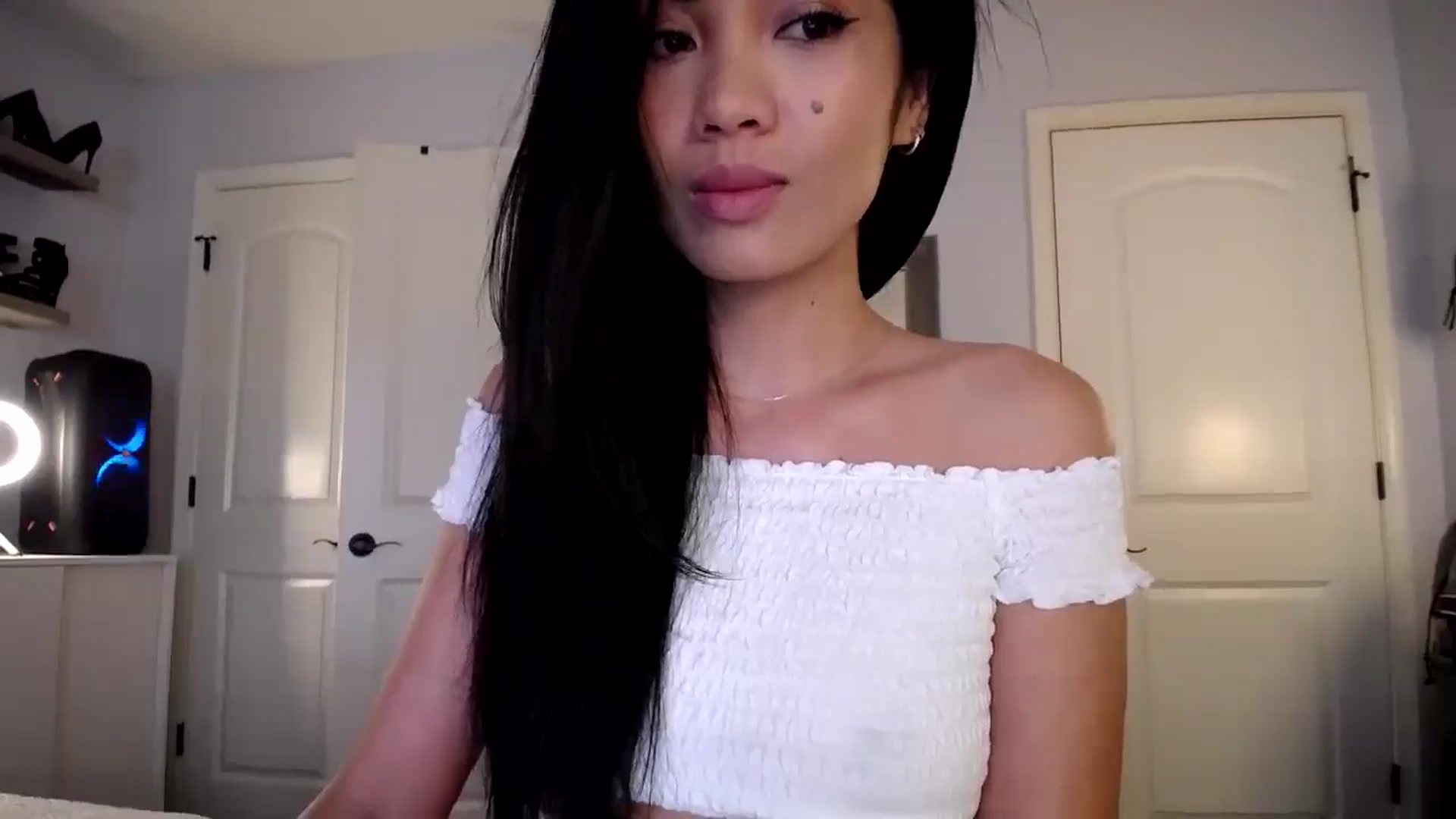 Gallery image thumbnail from AsianLuv_4U's myfreecams stream on, 01/16/2025, 16:13 image 19 of 20
