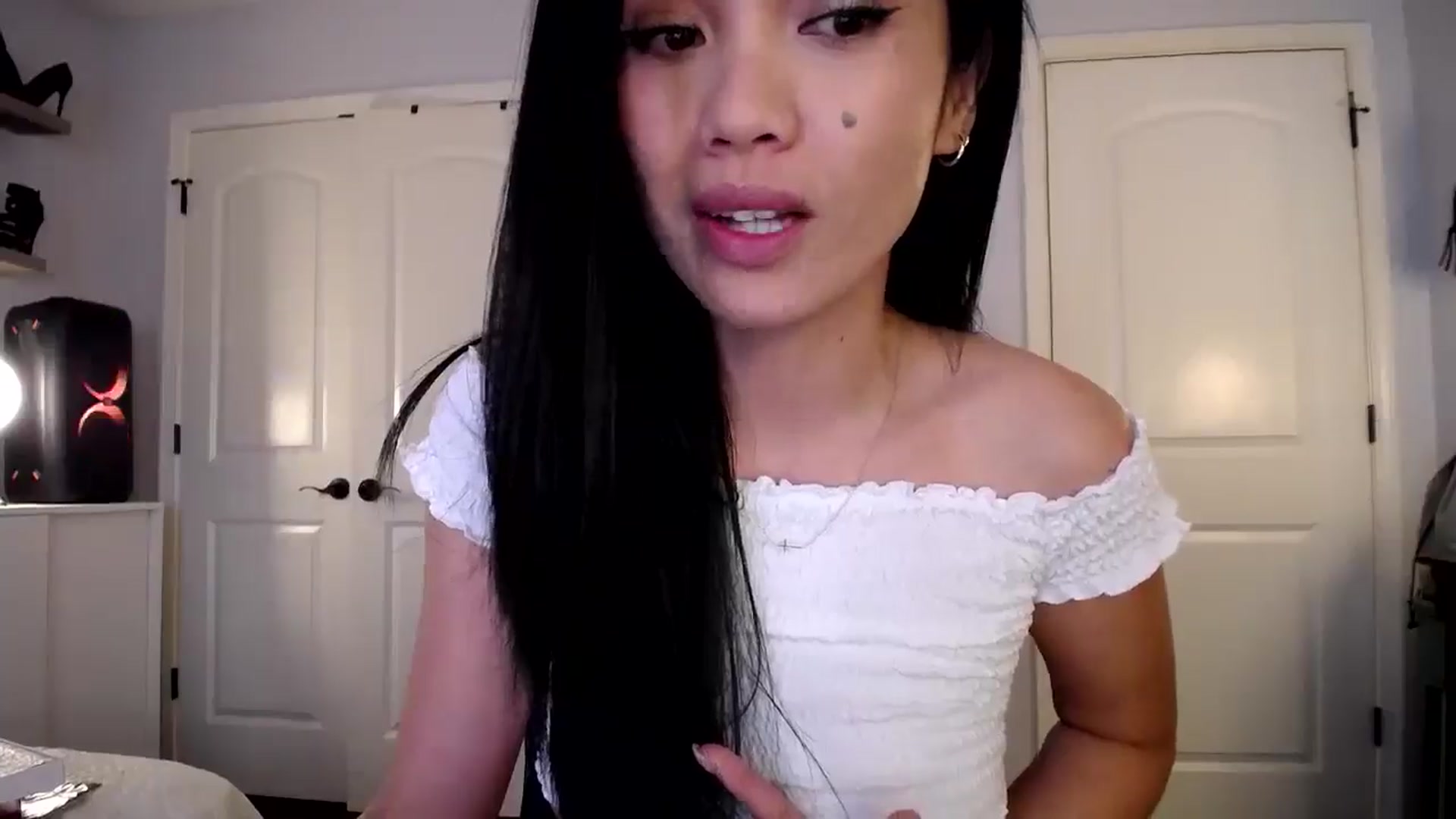 Gallery image thumbnail from AsianLuv_4U's myfreecams stream on, 01/16/2025, 19:59 image 5 of 20